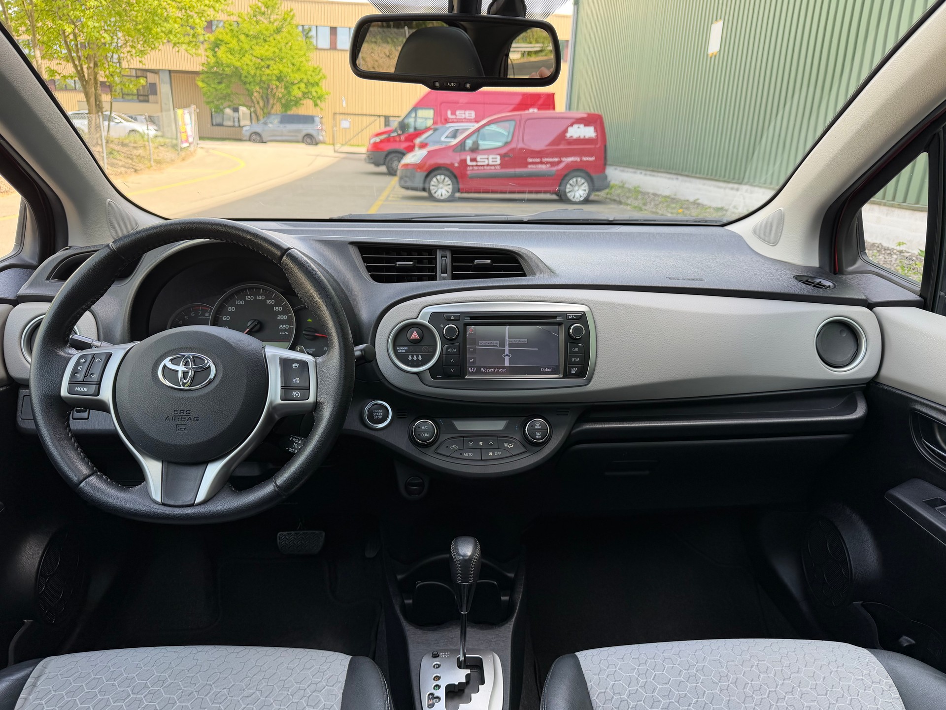TOYOTA Yaris 1.33 Luna Multidrive-image-13