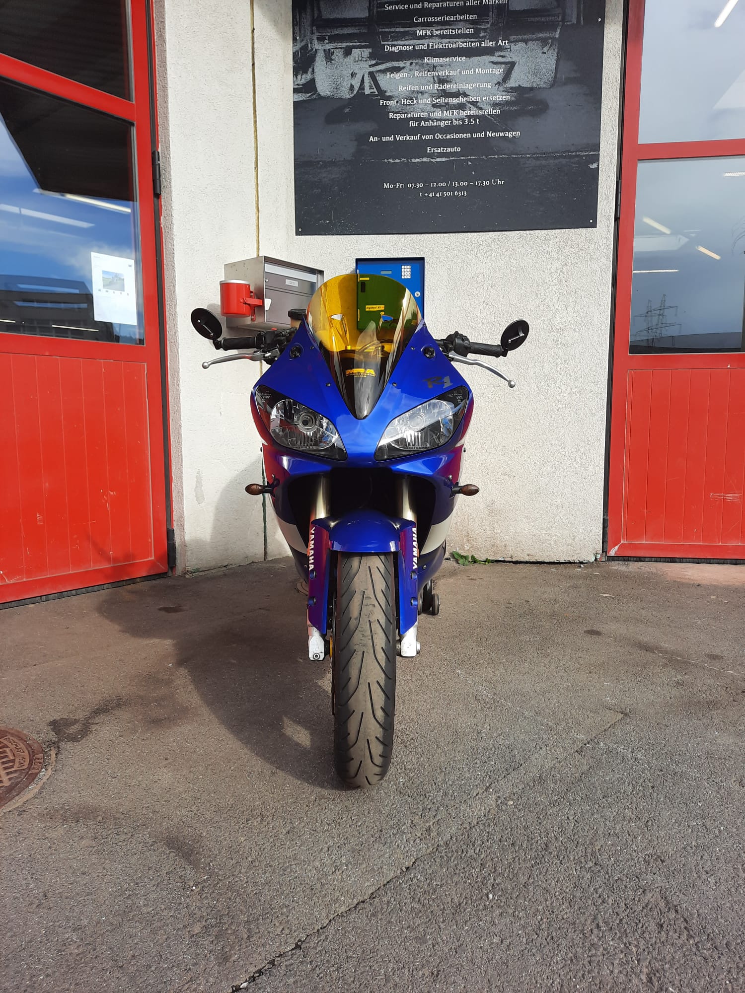 YAMAHA YZF-R1-image-3
