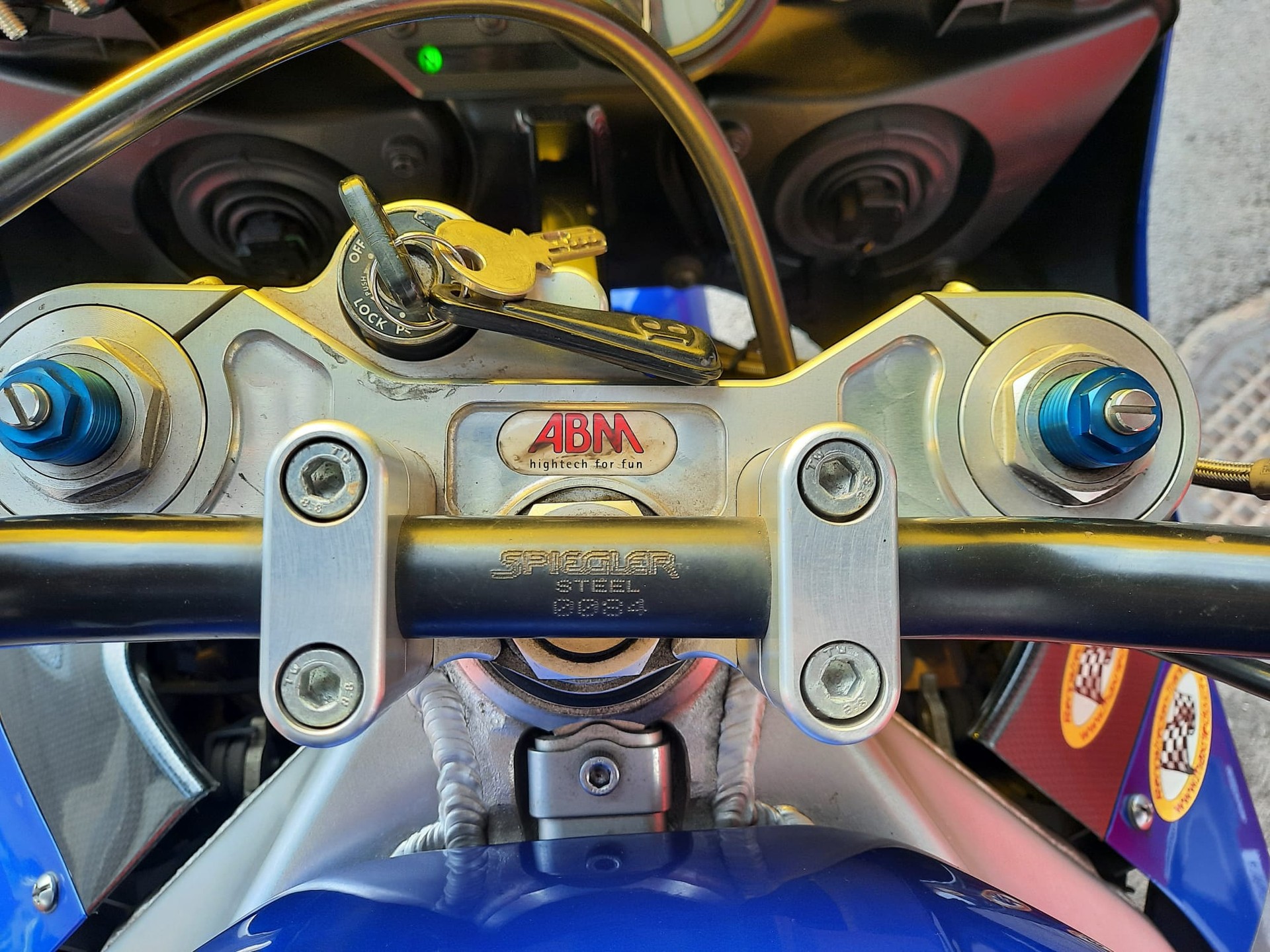 YAMAHA YZF-R1-image-6
