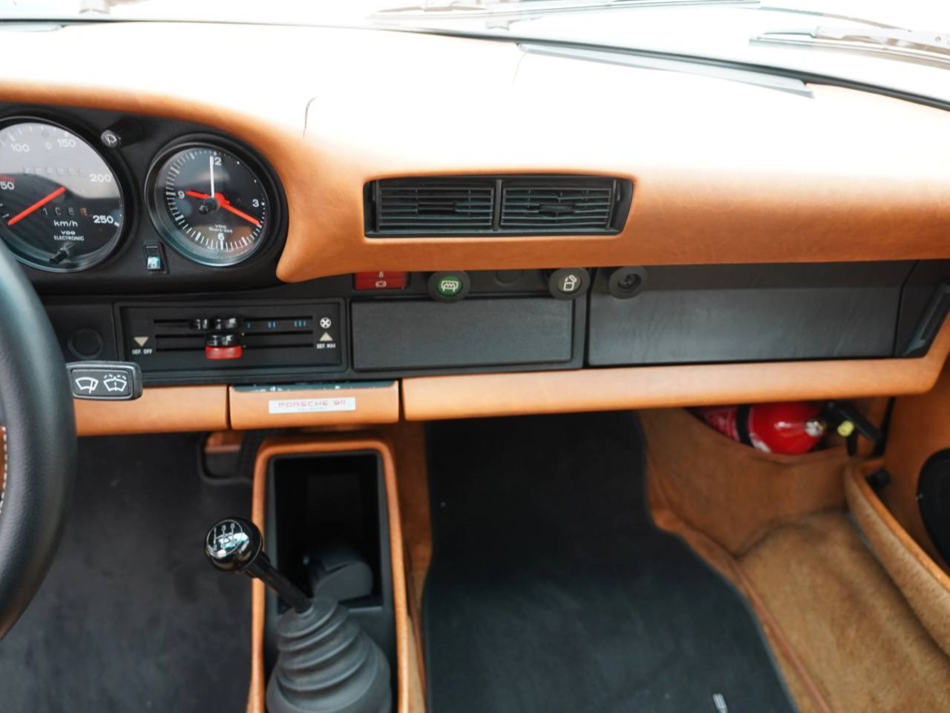 PORSCHE 911 SC Coupé-image-19