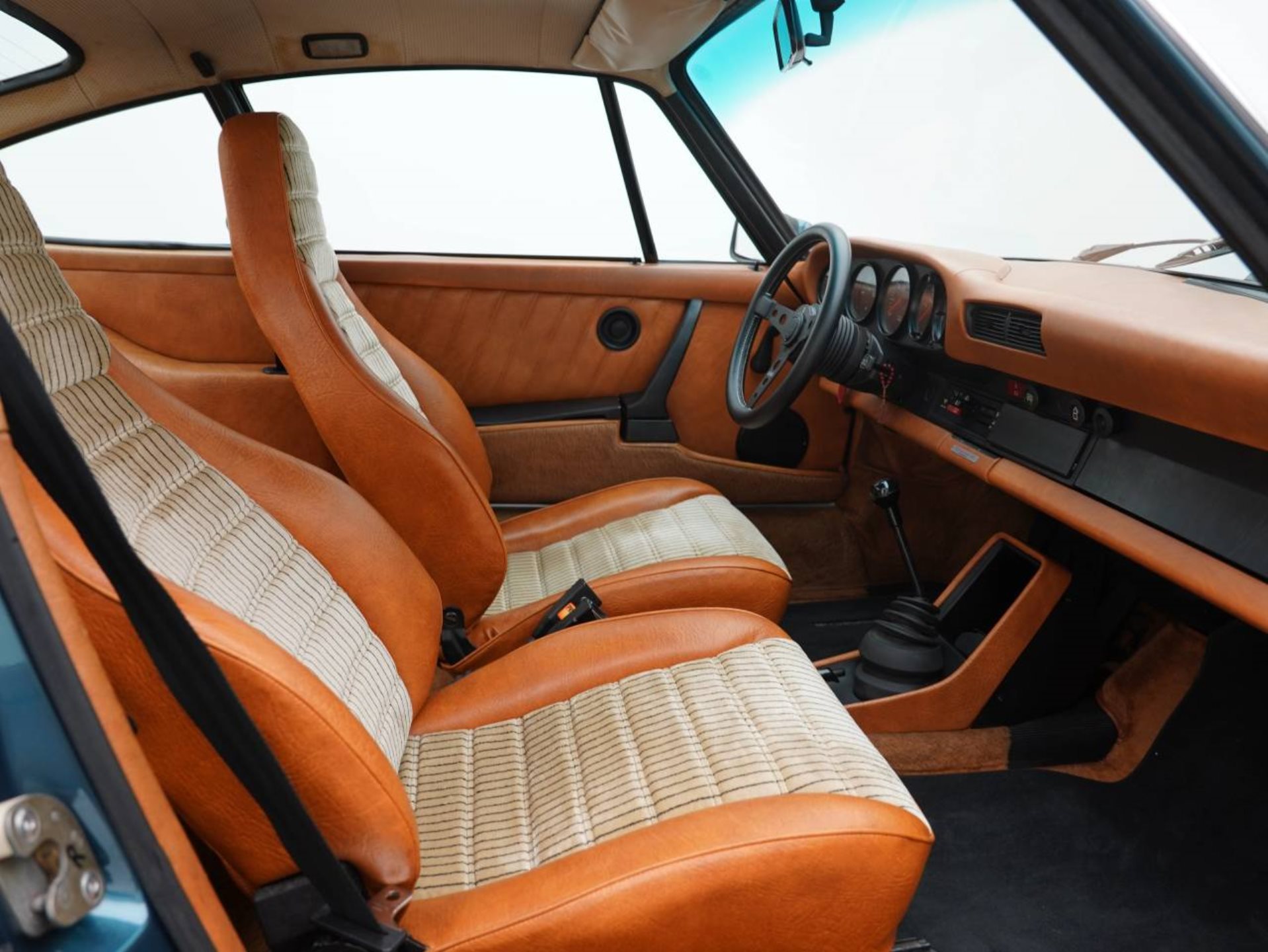 PORSCHE 911 SC Coupé-image-24