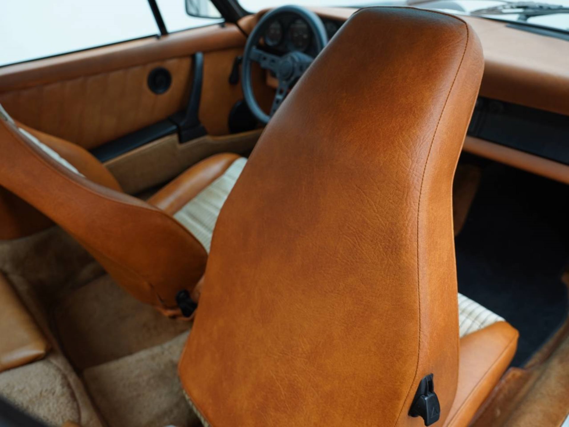 PORSCHE 911 SC Coupé-image-26