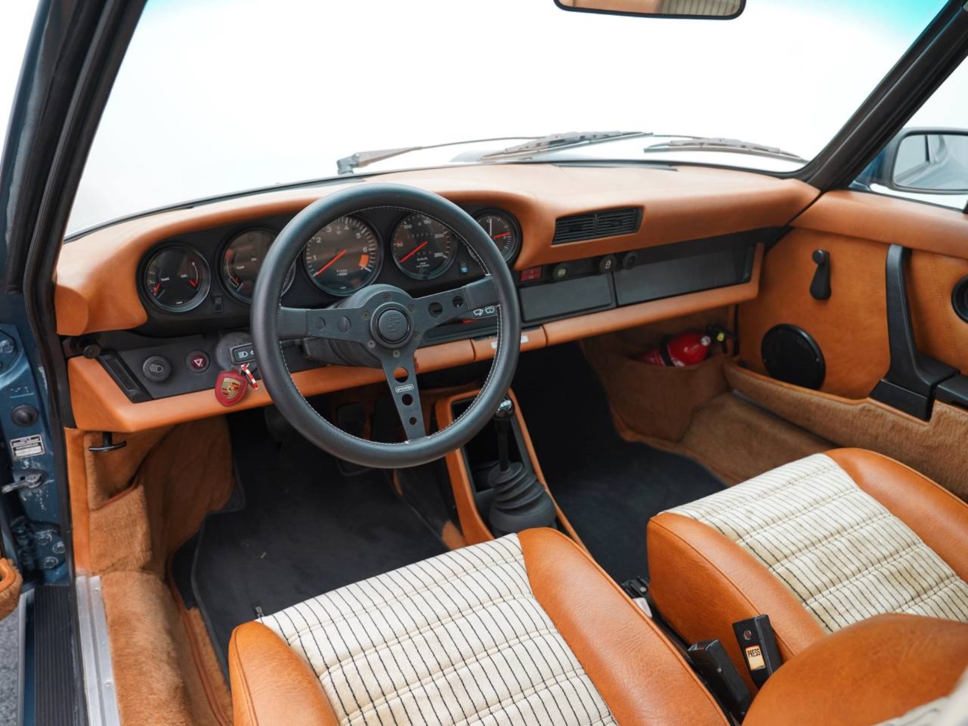 PORSCHE 911 SC Coupé-image-14