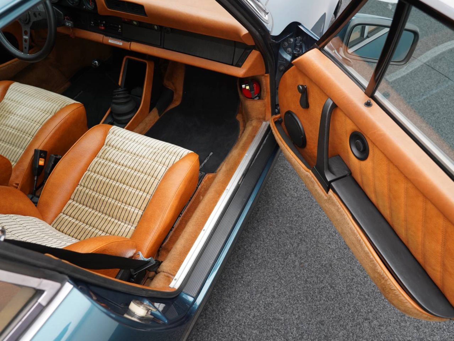 PORSCHE 911 SC Coupé-image-23