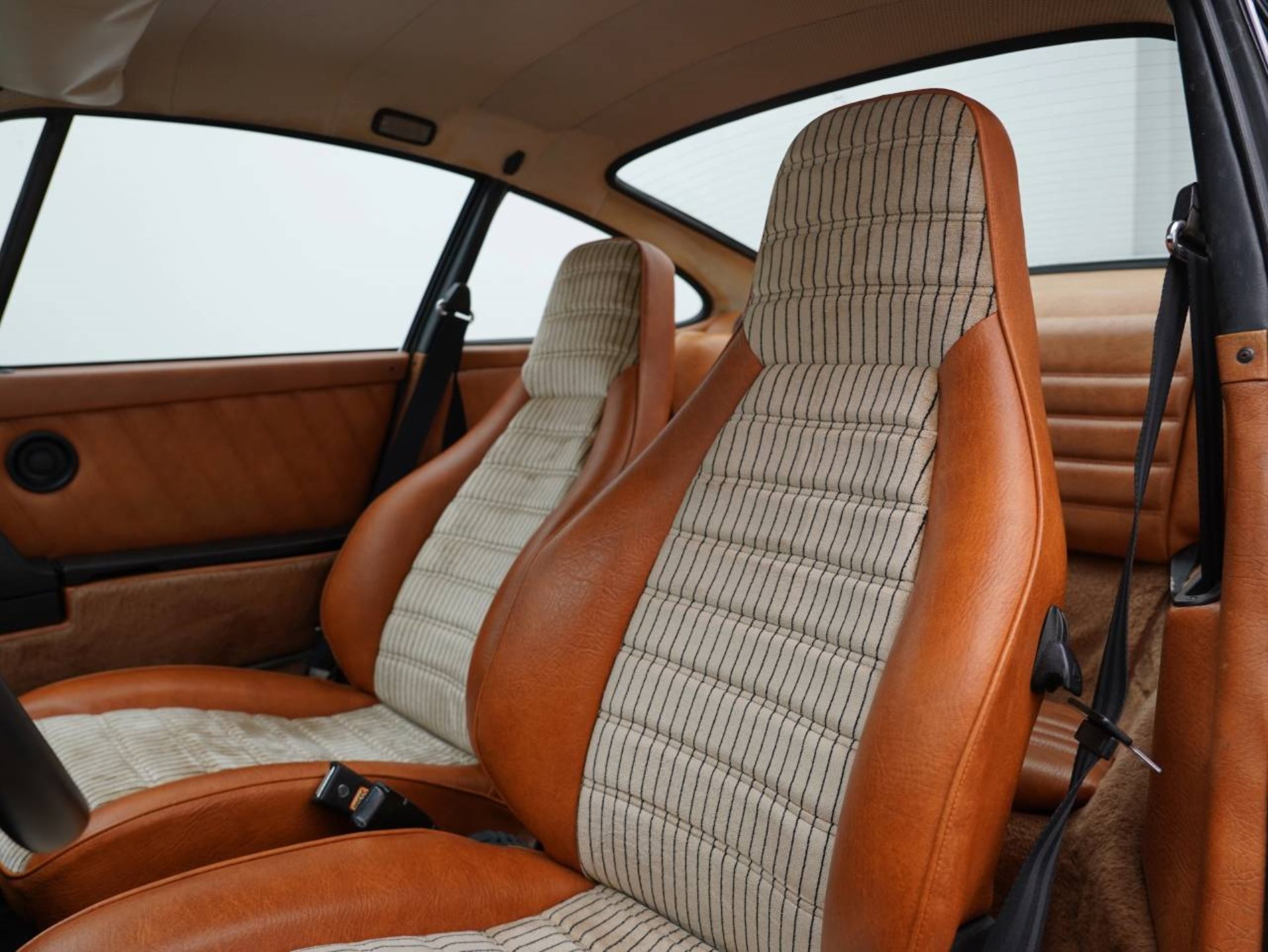 PORSCHE 911 SC Coupé-image-25