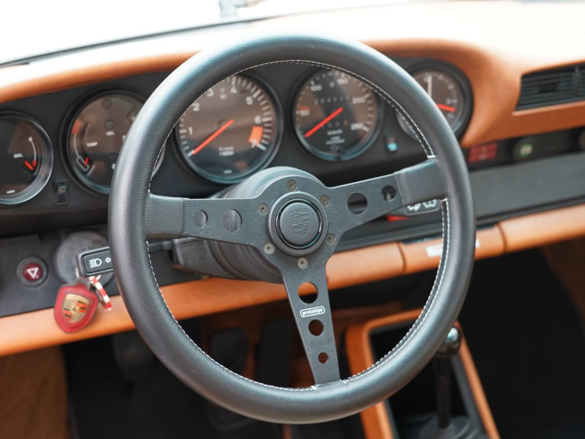 PORSCHE 911 SC Coupé-image-15