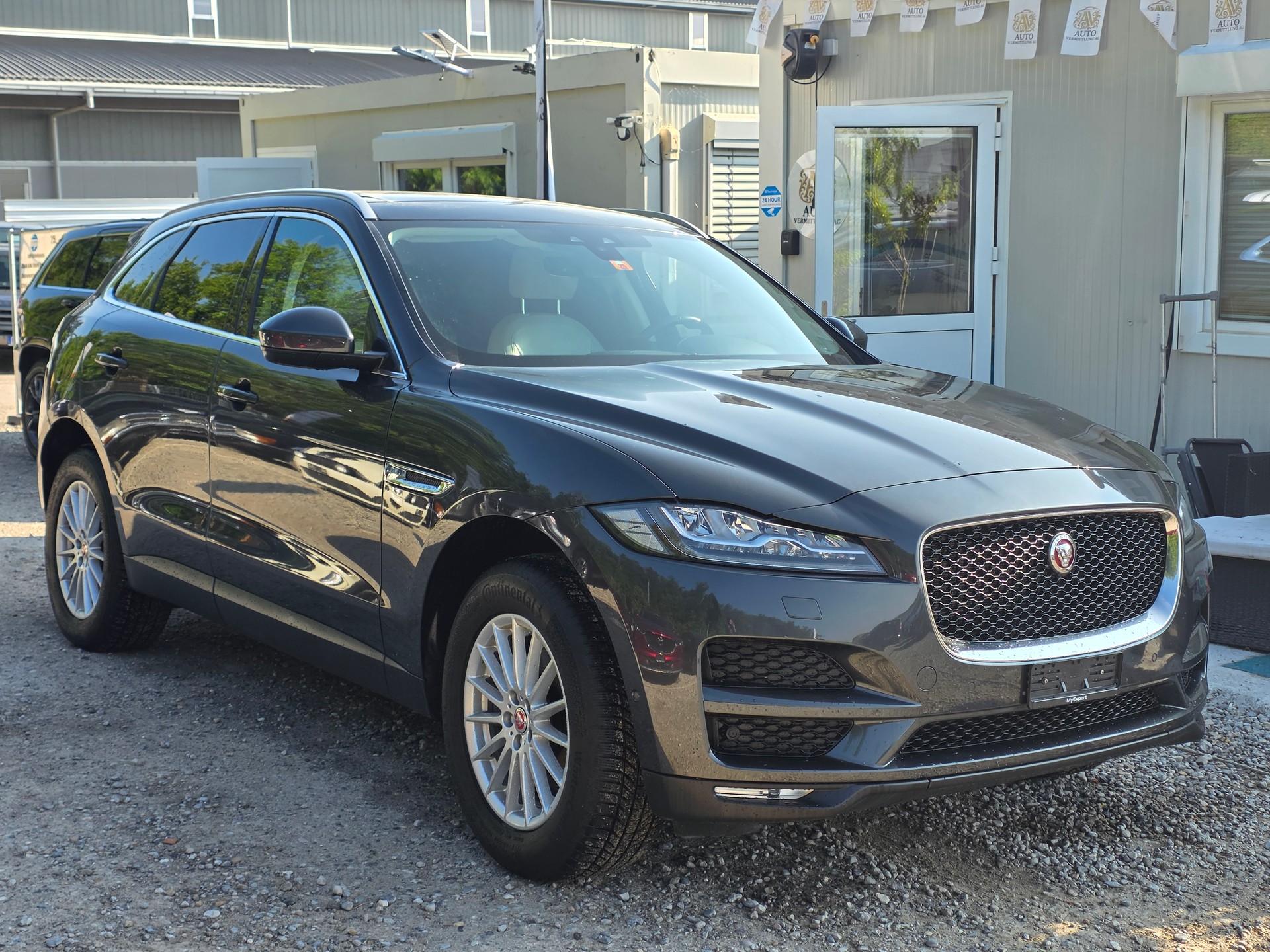 JAGUAR F-Pace 25d Pure AWD Automatik * ab MFK / Frisch ab Service / 12MT Garantie / Gratis Lieferung-image-6