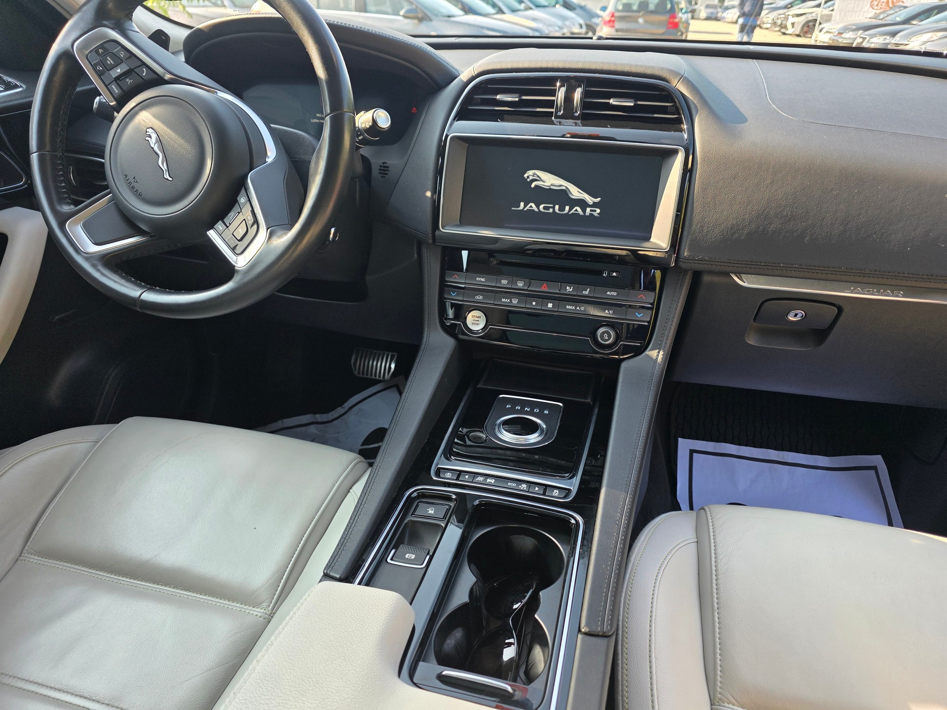 JAGUAR F-Pace 25d Pure AWD Automatik * ab MFK / Frisch ab Service / 12MT Garantie / Gratis Lieferung-image-14