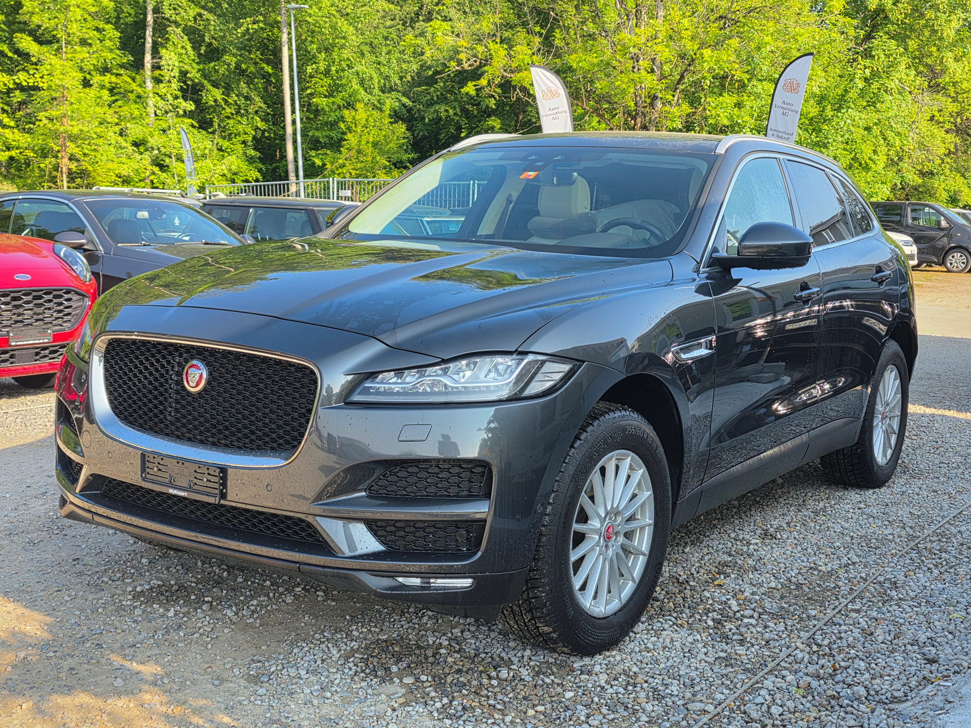 JAGUAR F-Pace 25d Pure AWD Automatik * ab MFK / Frisch ab Service / 12MT Garantie / Gratis Lieferung