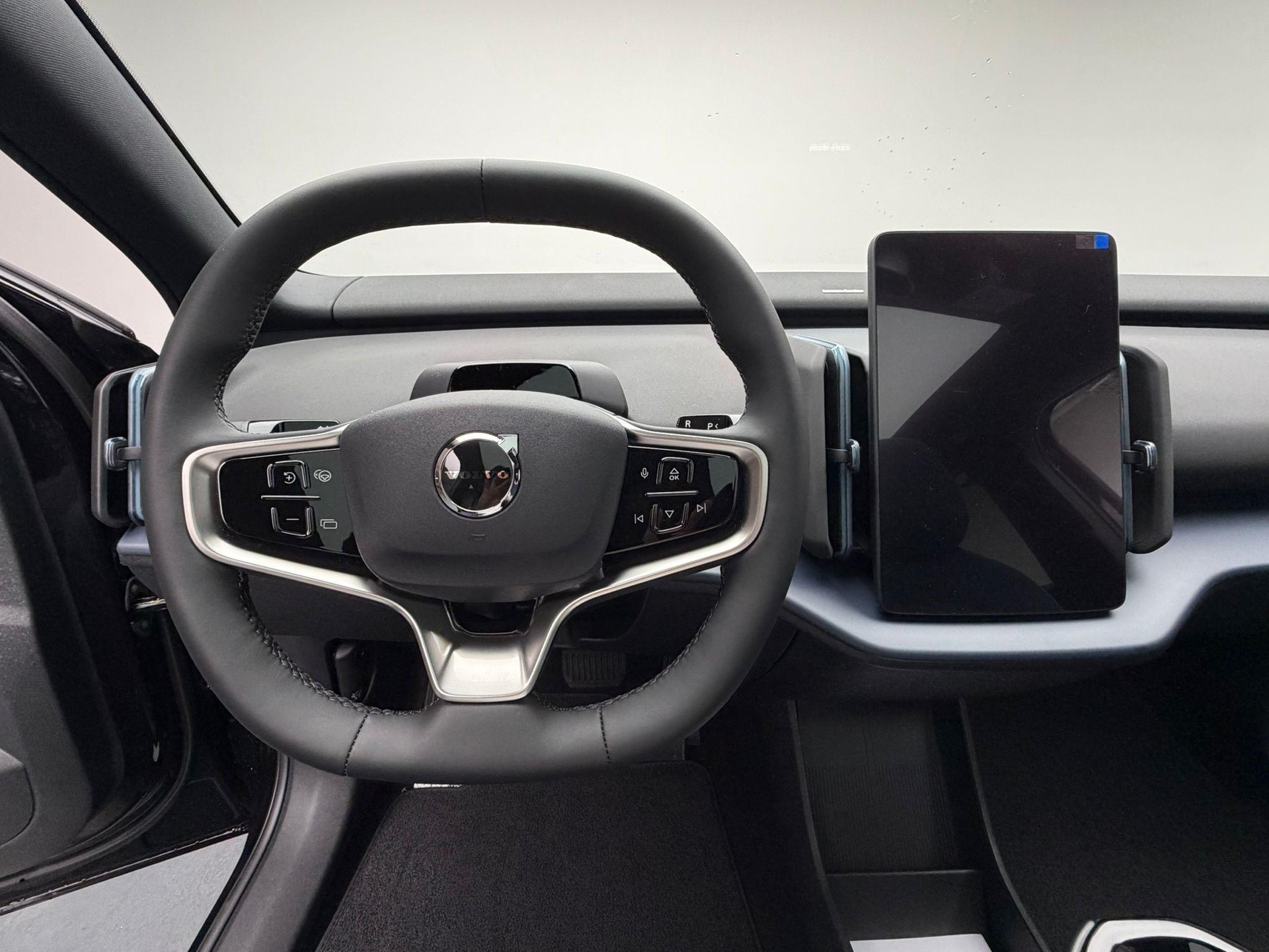 VOLVO EX30 E60 Twin Ultra Performance Sw. Black Ed. AWD-image-9