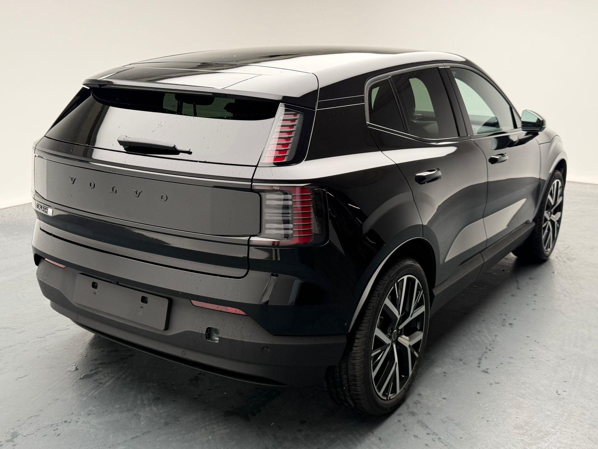 VOLVO EX30 E60 Twin Ultra Performance Sw. Black Ed. AWD-image-5