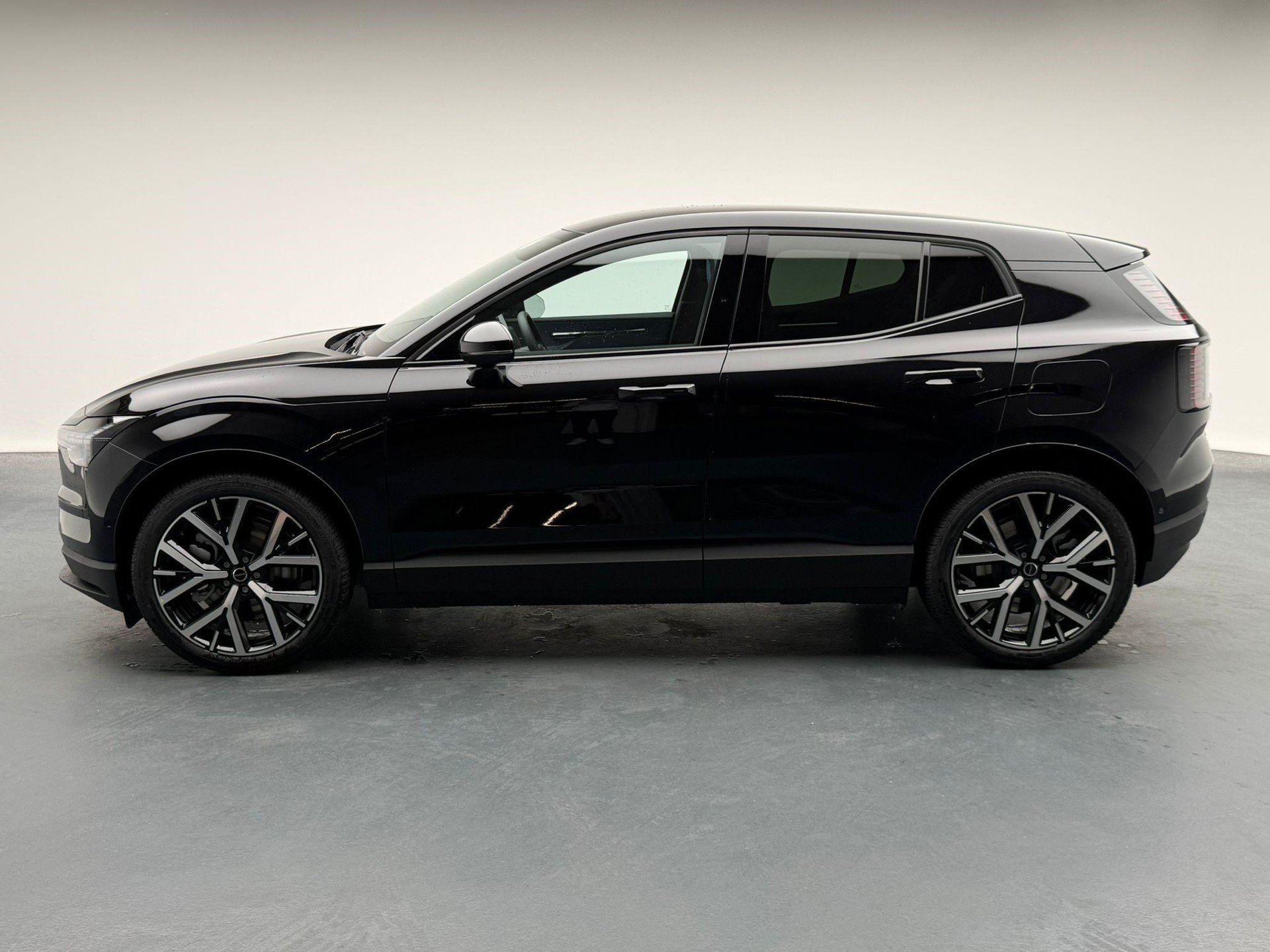 VOLVO EX30 E60 Twin Ultra Performance Sw. Black Ed. AWD-showroom-element-1