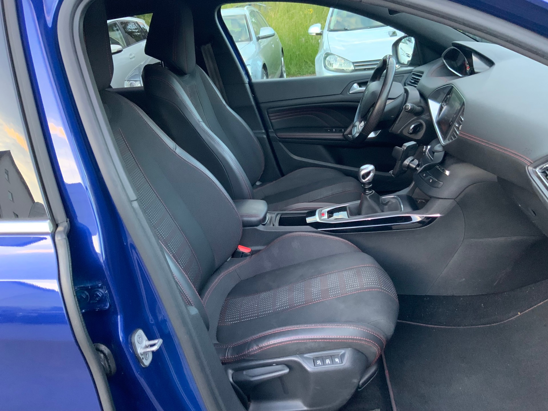 PEUGEOT 308 SW 1.2 THP GT Line-image-12