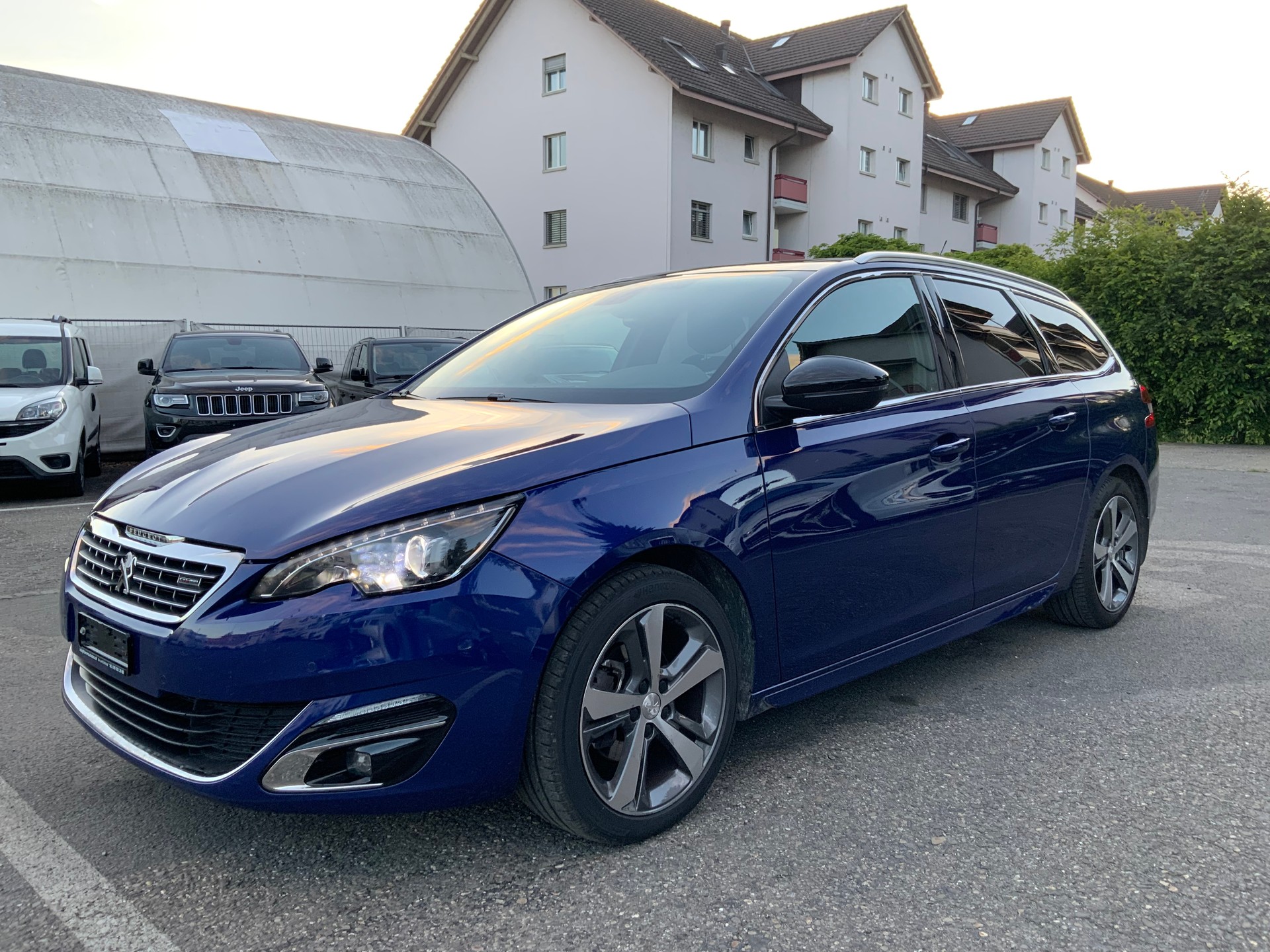 PEUGEOT 308 SW 1.2 THP GT Line-image-1