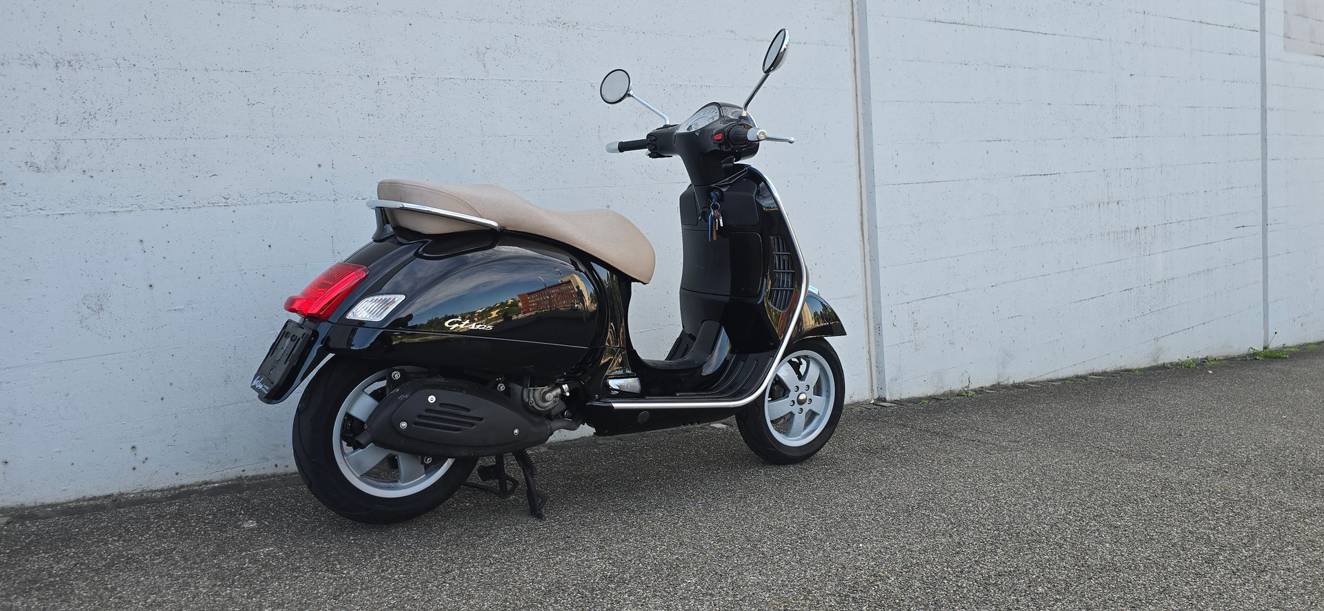 PIAGGIO Vespa 125 GTS-image-1