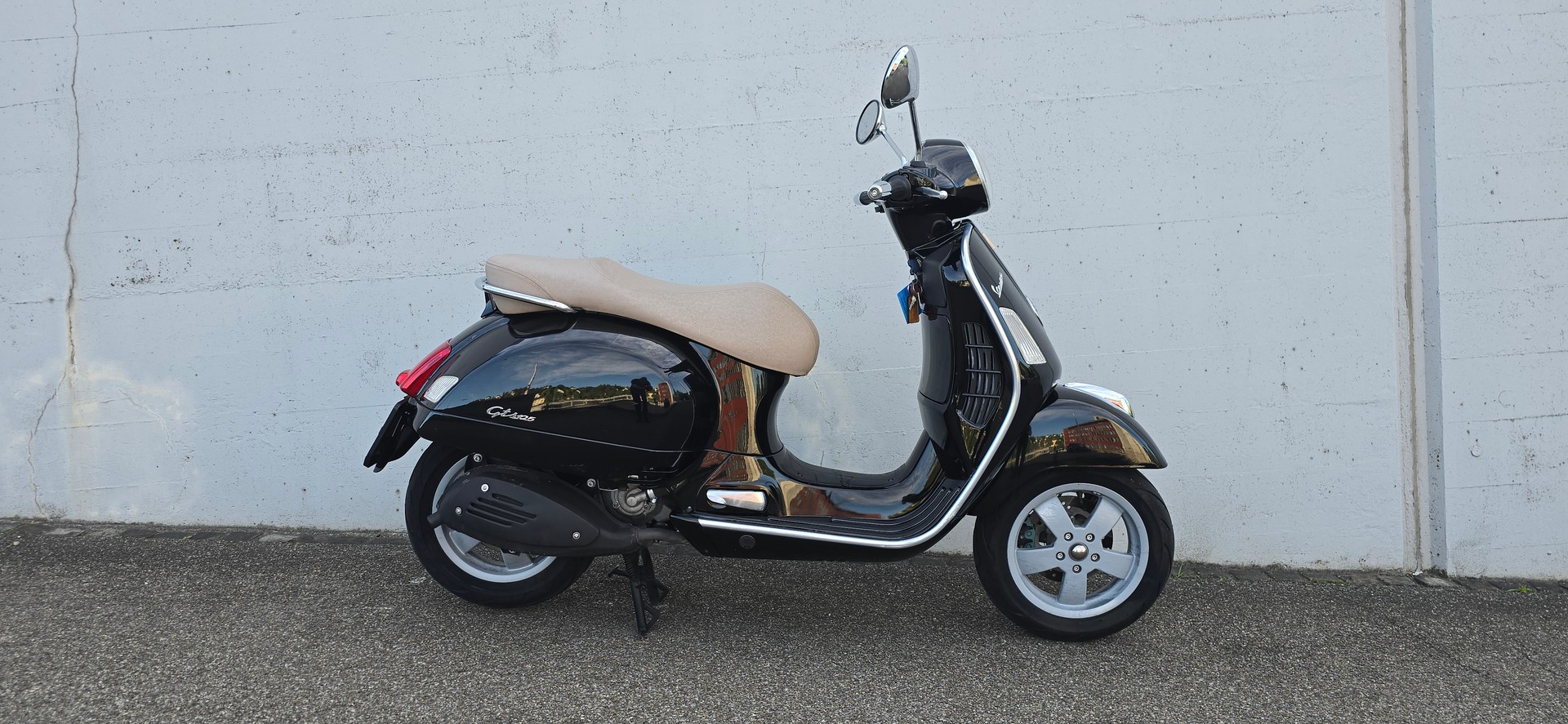 PIAGGIO Vespa 125 GTS-image-2