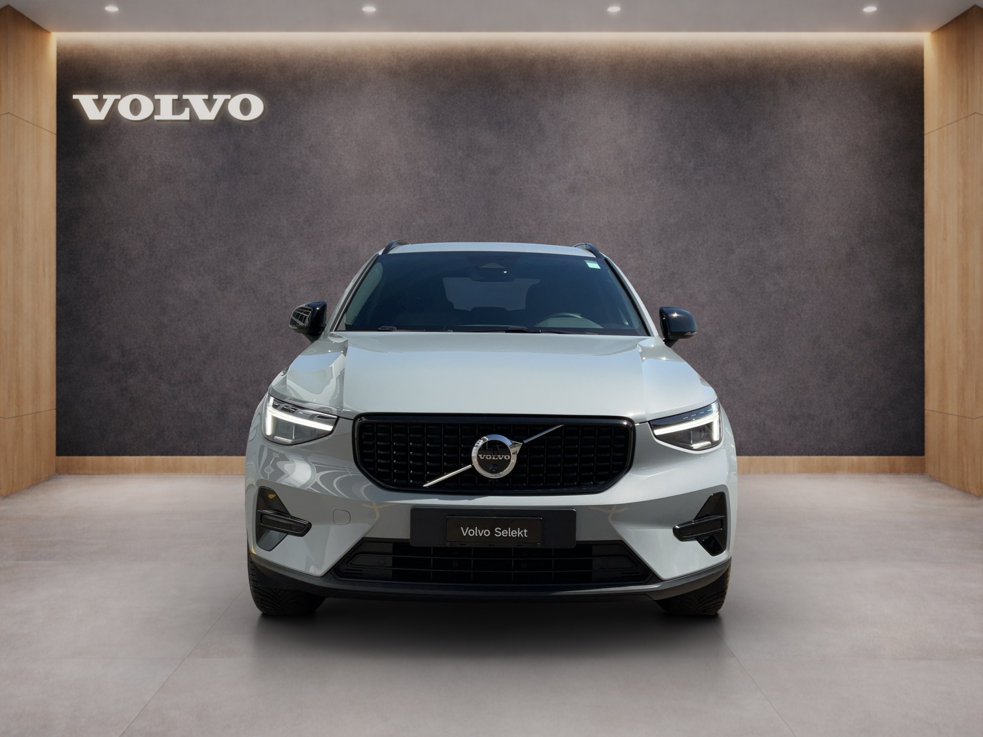 VOLVO XC40 2.0 B3 Mild-Hybrid Plus Dark-showroom-element-1