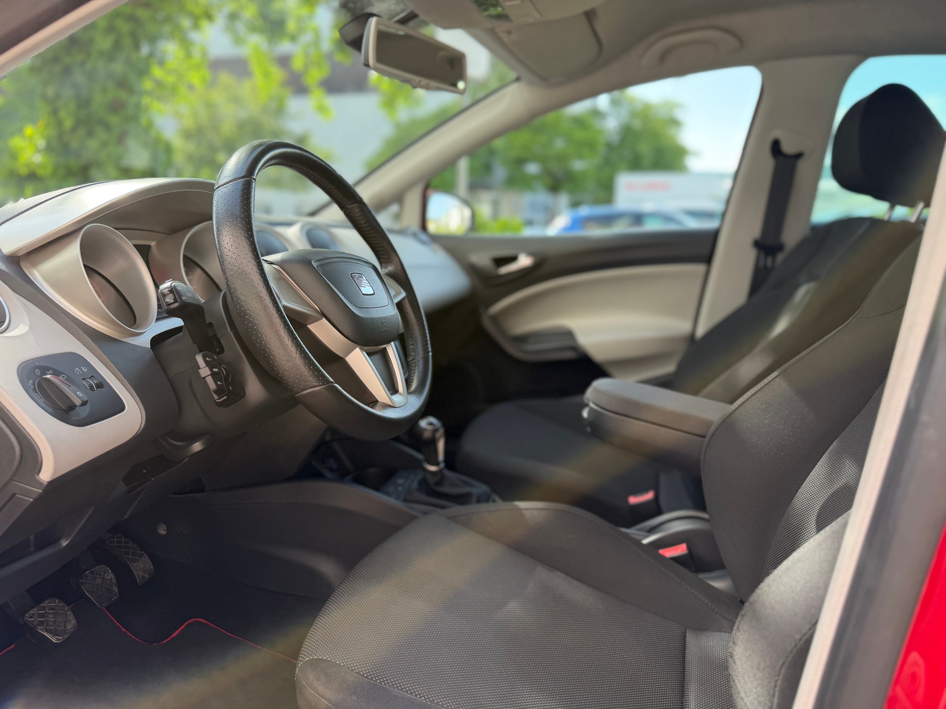 SEAT Ibiza 1.6 Style-image-9
