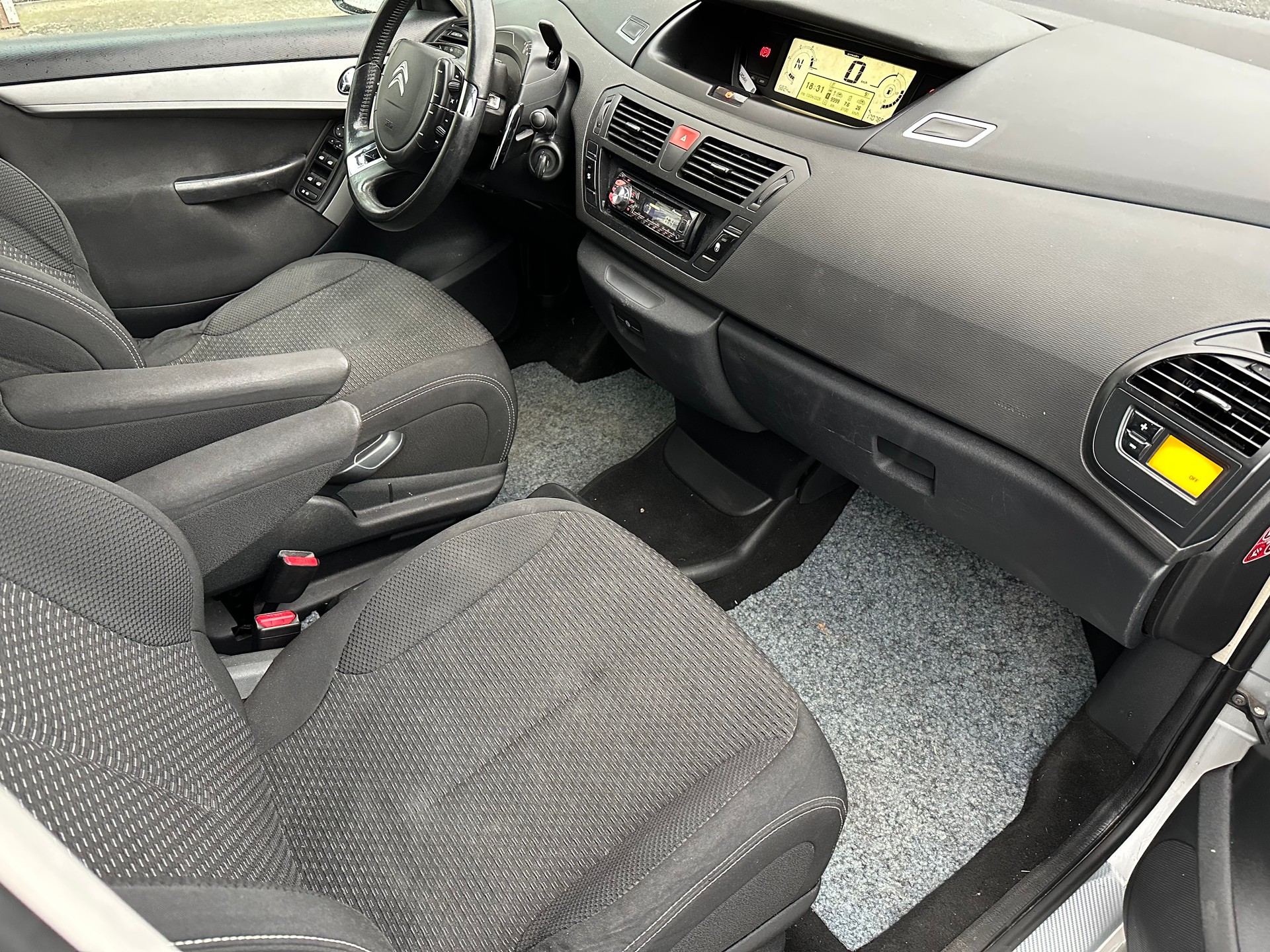 CITROEN Grand C4 Picasso 1.6 HDI 16V Séduction EGS6-image-9