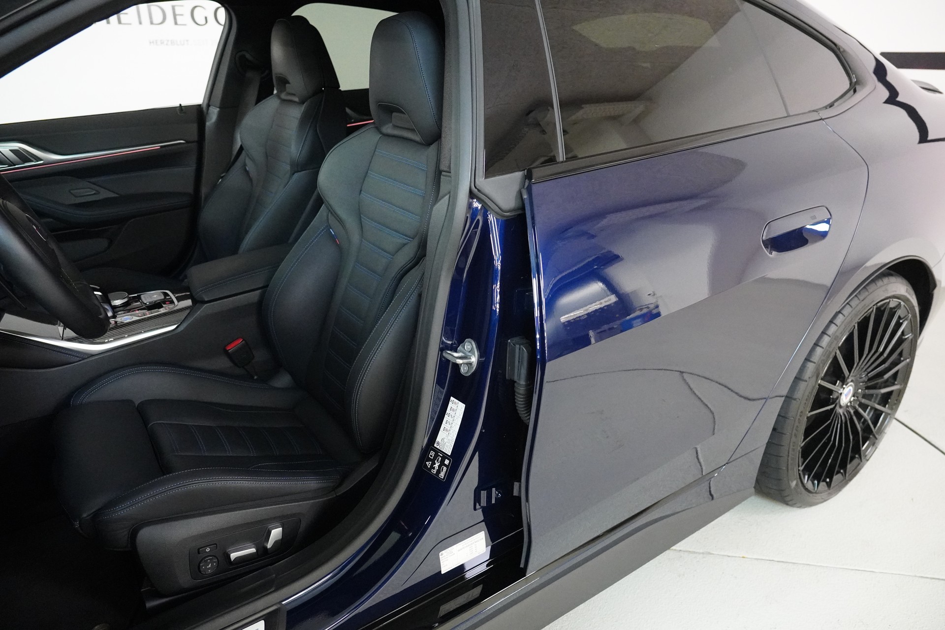 BMW-ALPINA B4 Gran Coupé 3.0 xDrive S-Tronic-image-11
