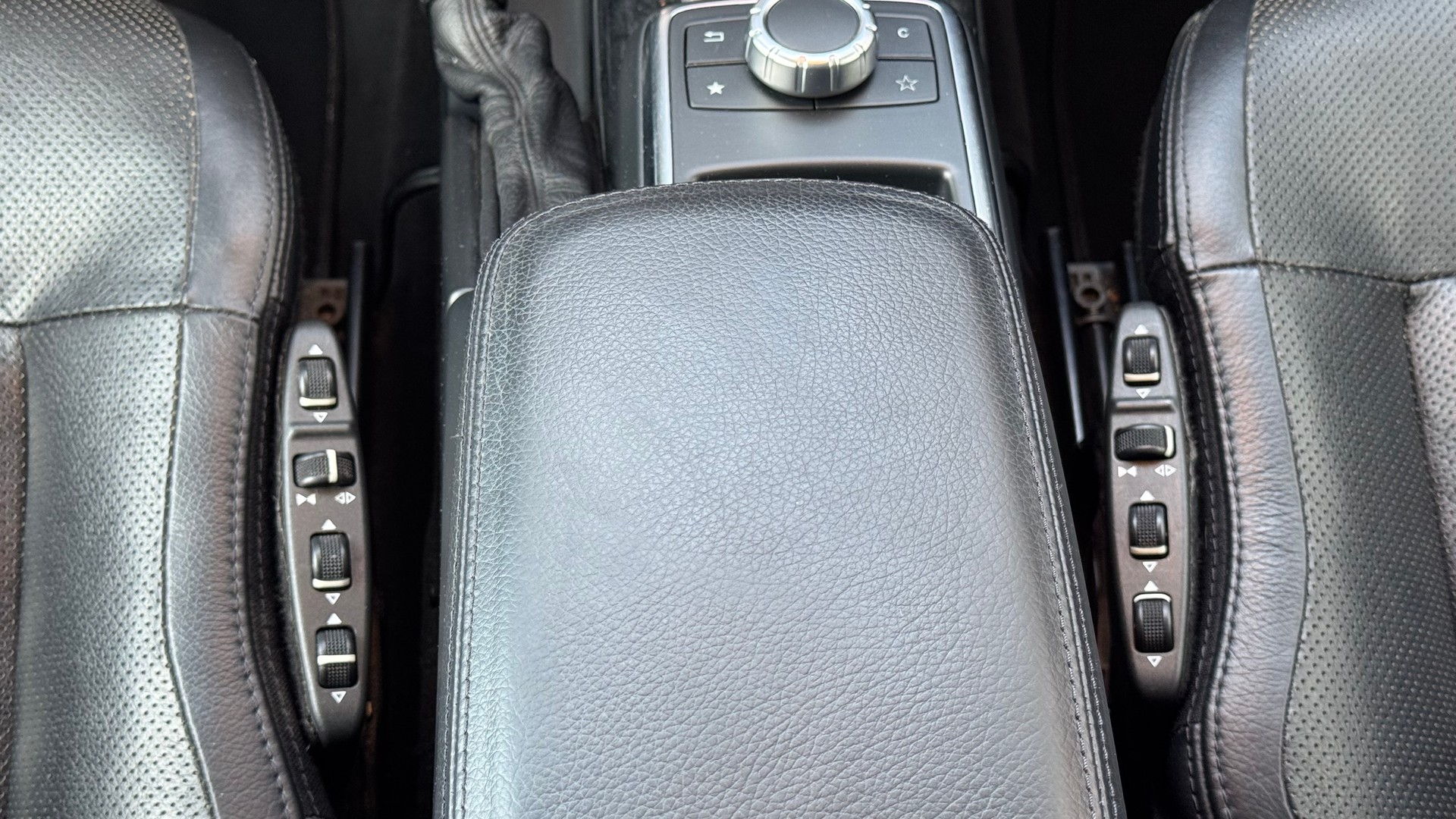 MERCEDES-BENZ G 350 d 7G-Tronic-image-16