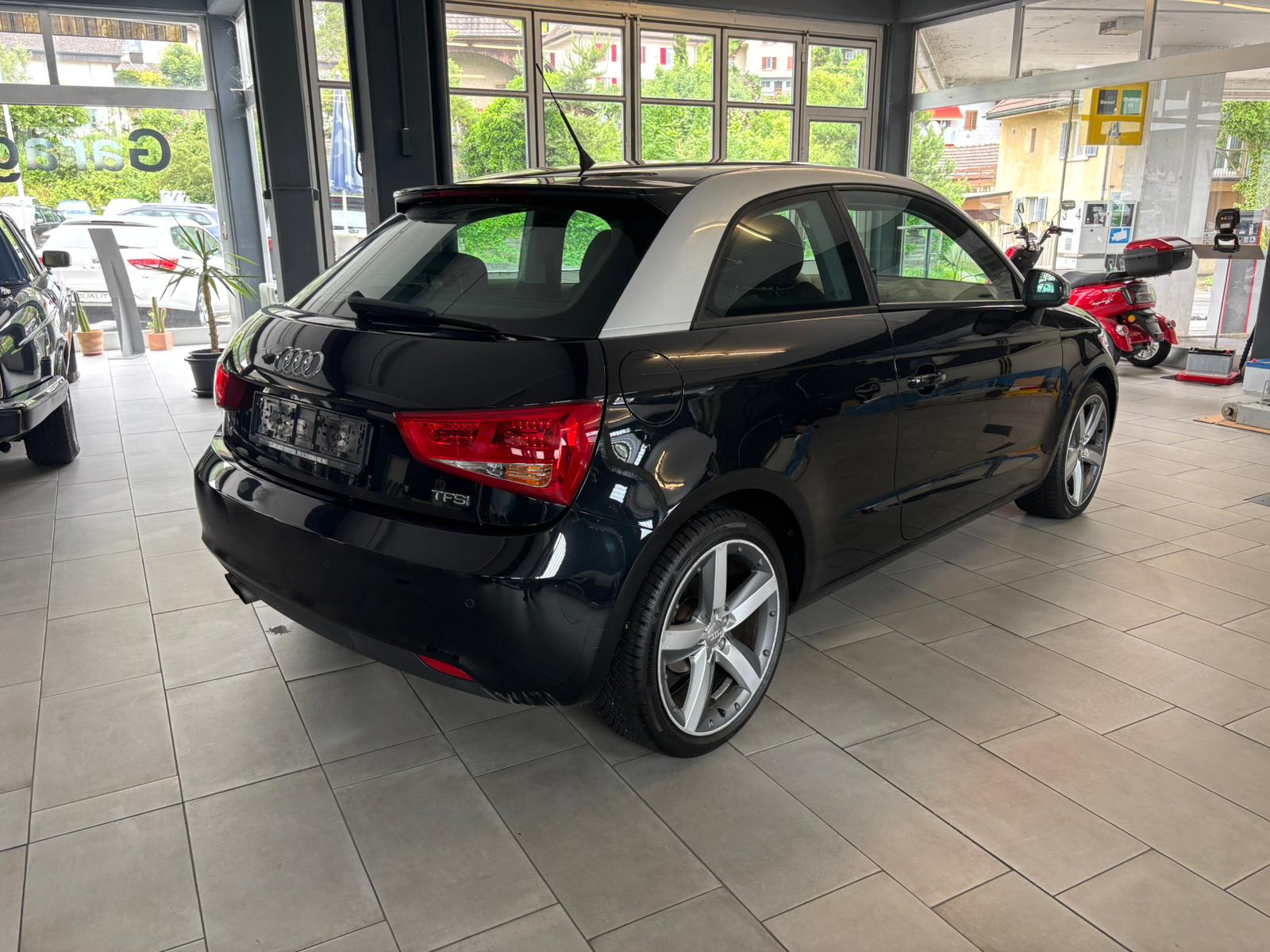 AUDI A1 1.4 TFSI Attraction S-tronic-image-2