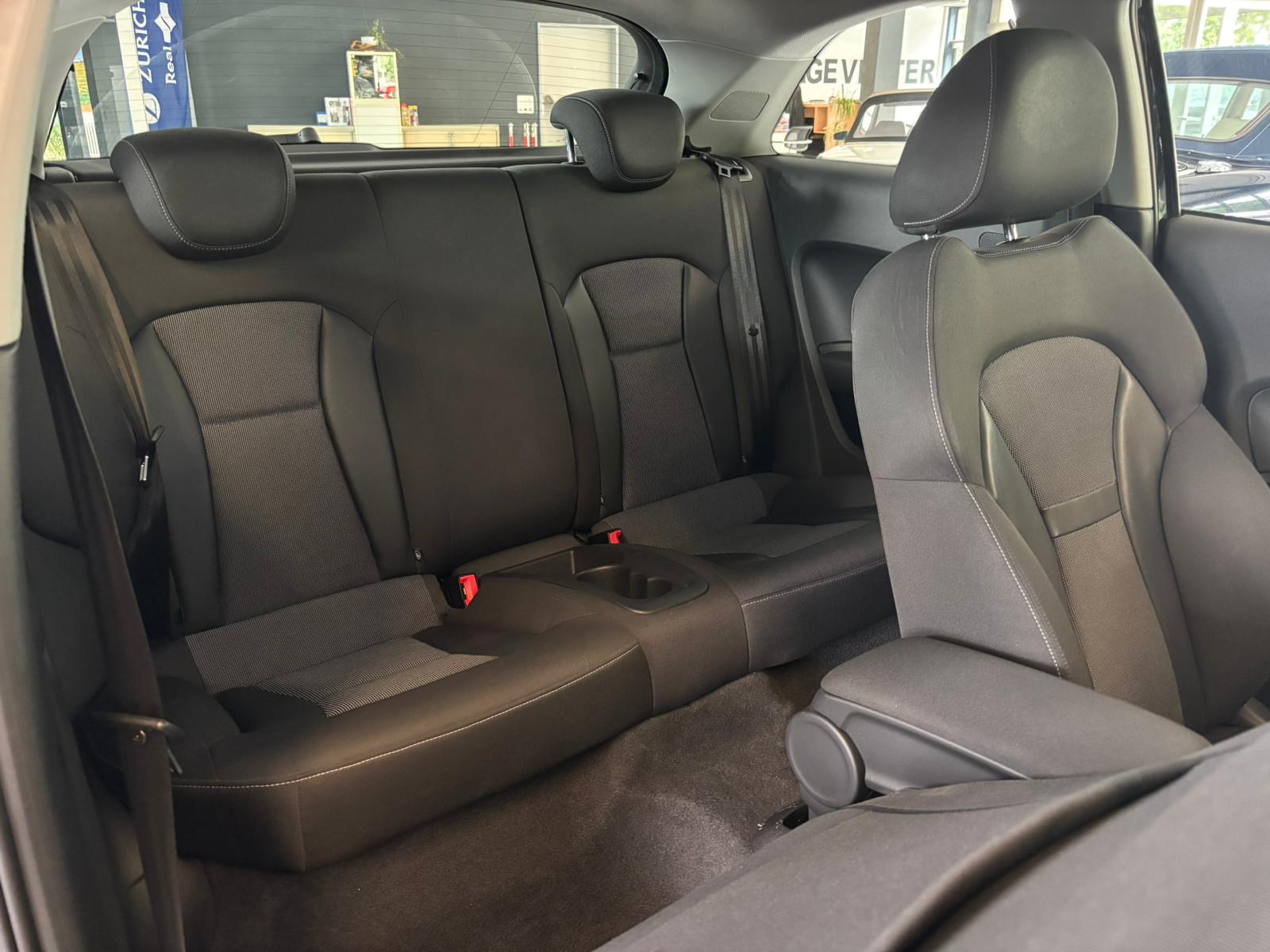 AUDI A1 1.4 TFSI Attraction S-tronic-image-10