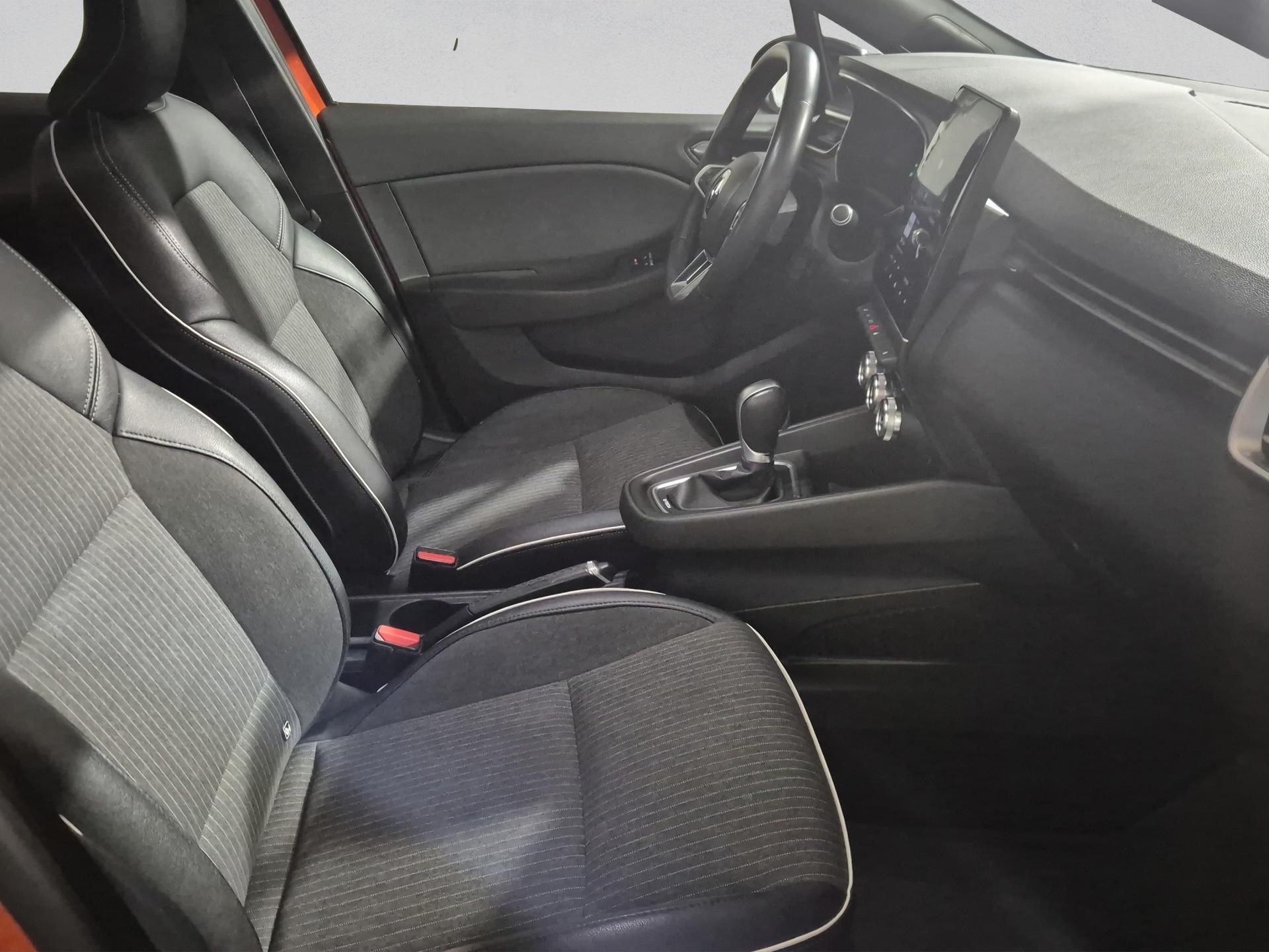 RENAULT Clio 1.6 E-Tech Intens-image-16