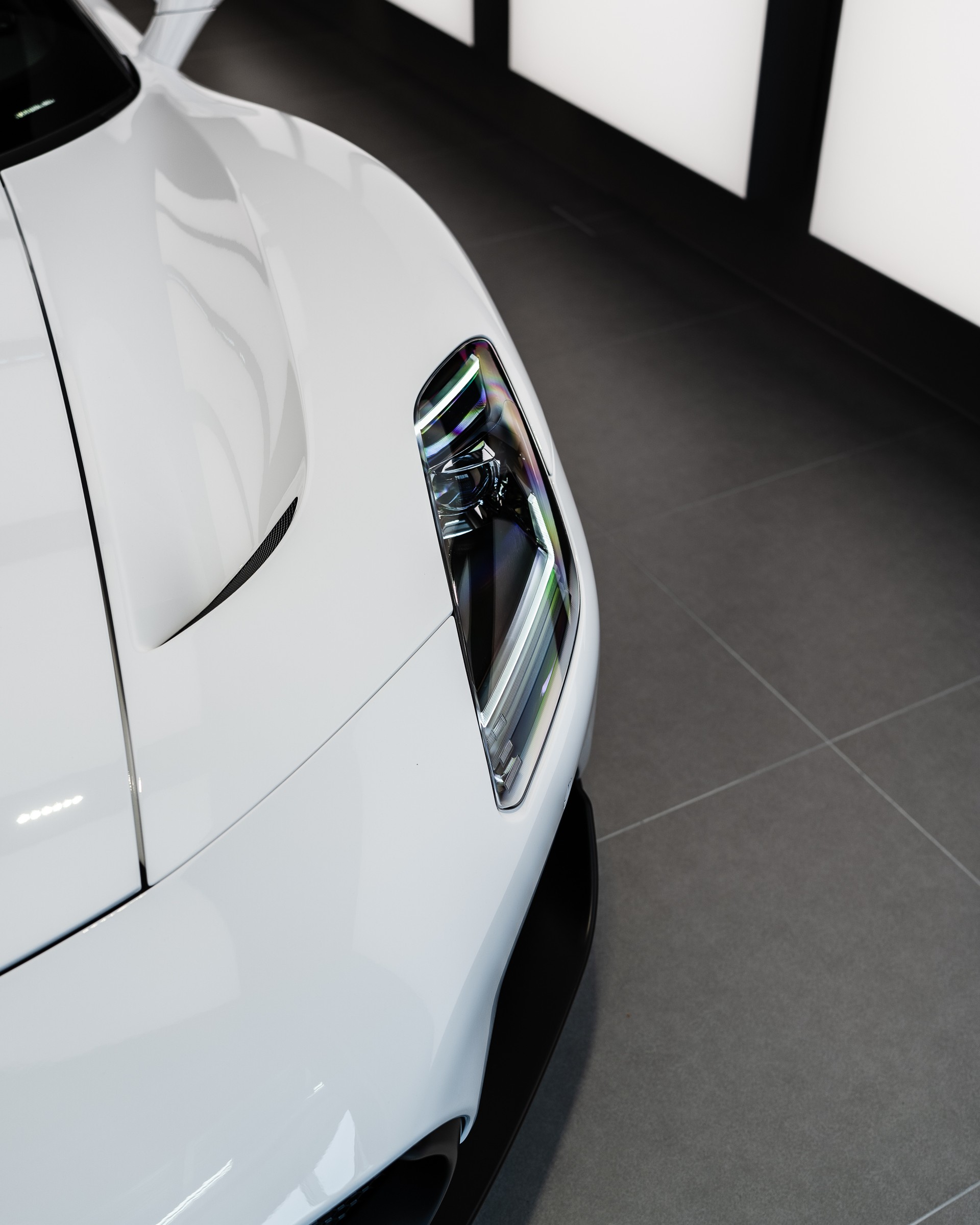MASERATI MC20 - Bianco Pastello - FUORISERIE-showroom-element-2