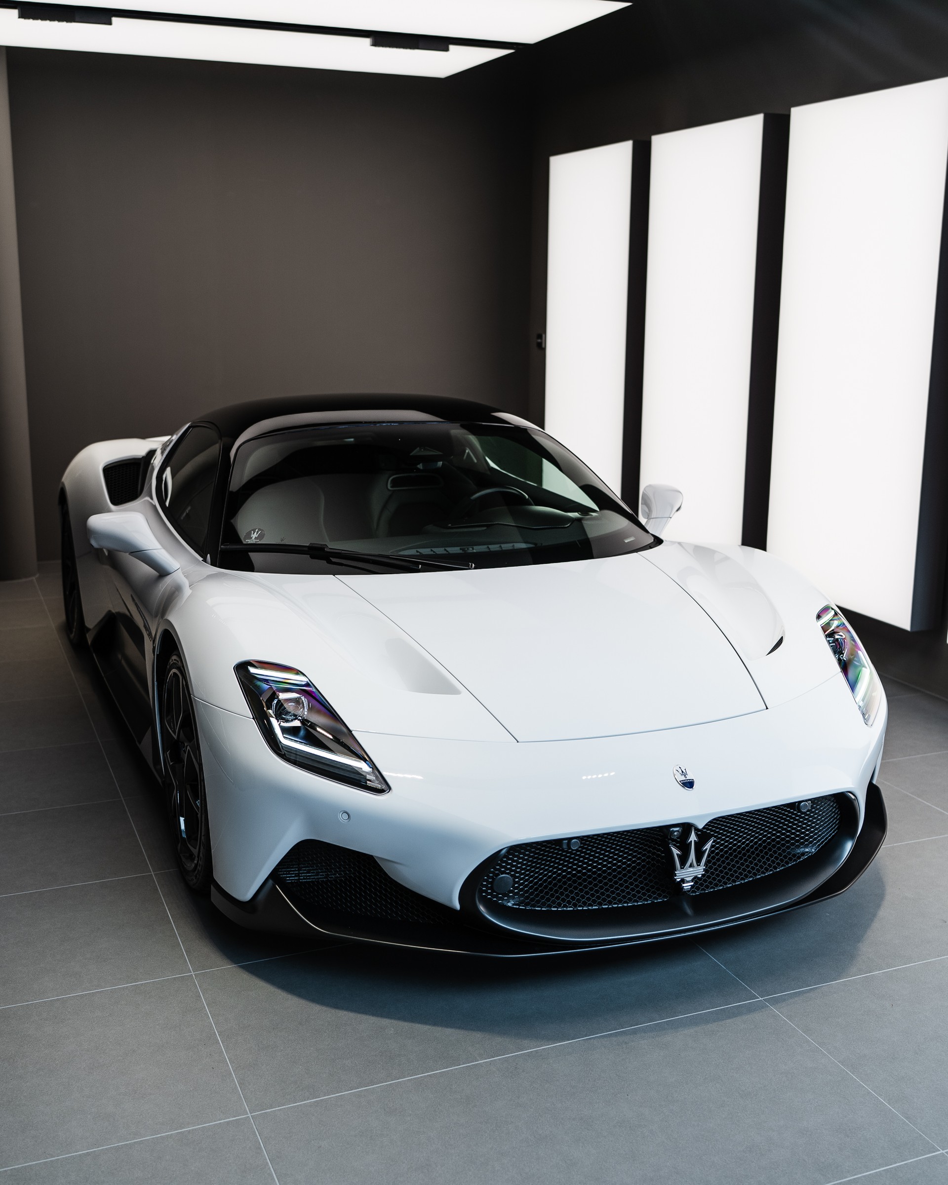 MASERATI MC20 - Bianco Pastello - FUORISERIE-showroom-element-1