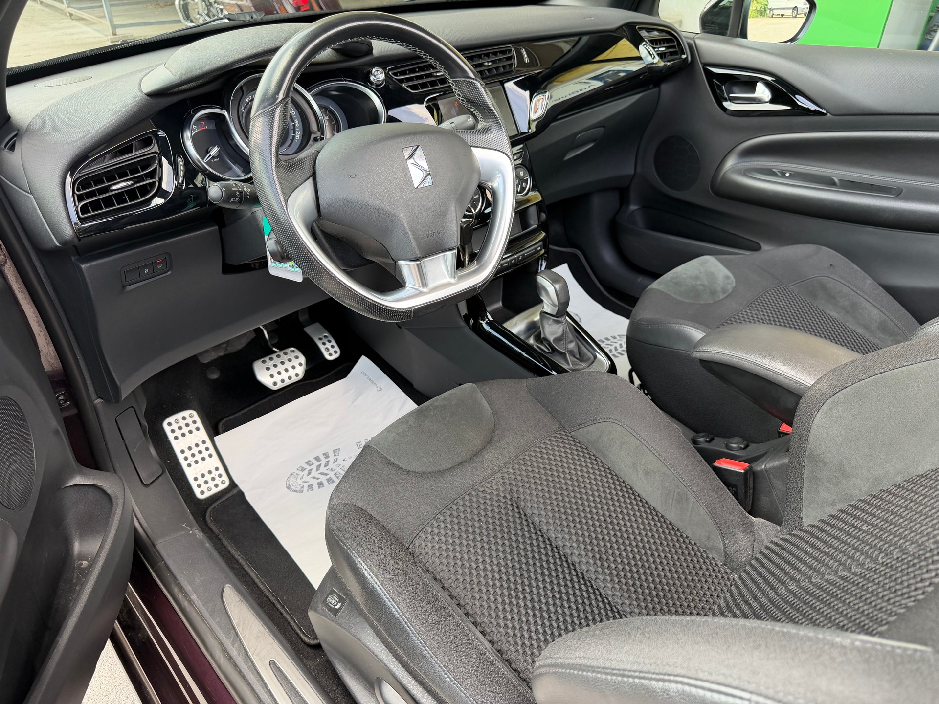 DS AUTOMOBILES DS 3 Cabrio 1.2 PureTech SO Chic EAT-image-13