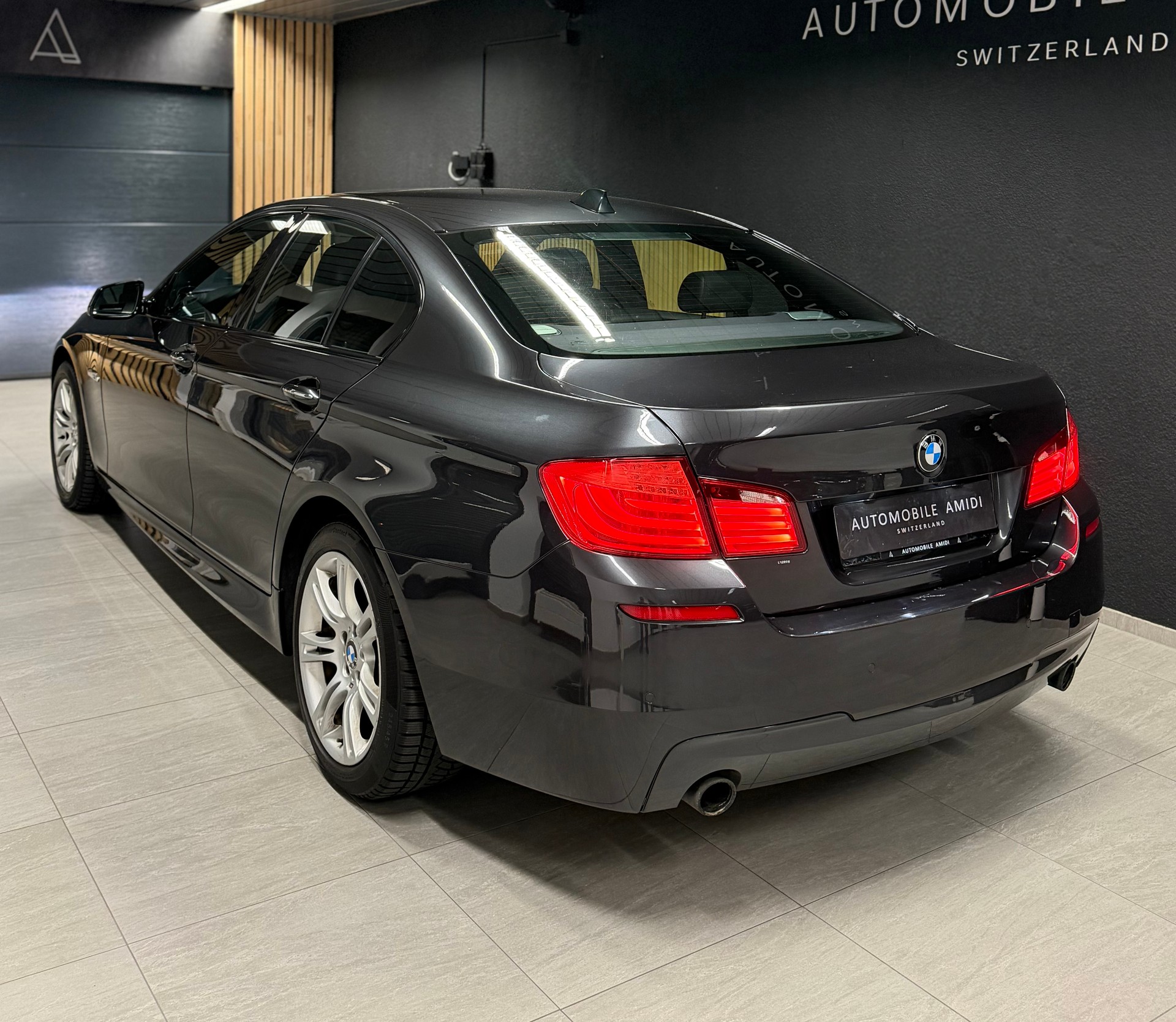 BMW 535d xDrive Steptronic-showroom-element-2