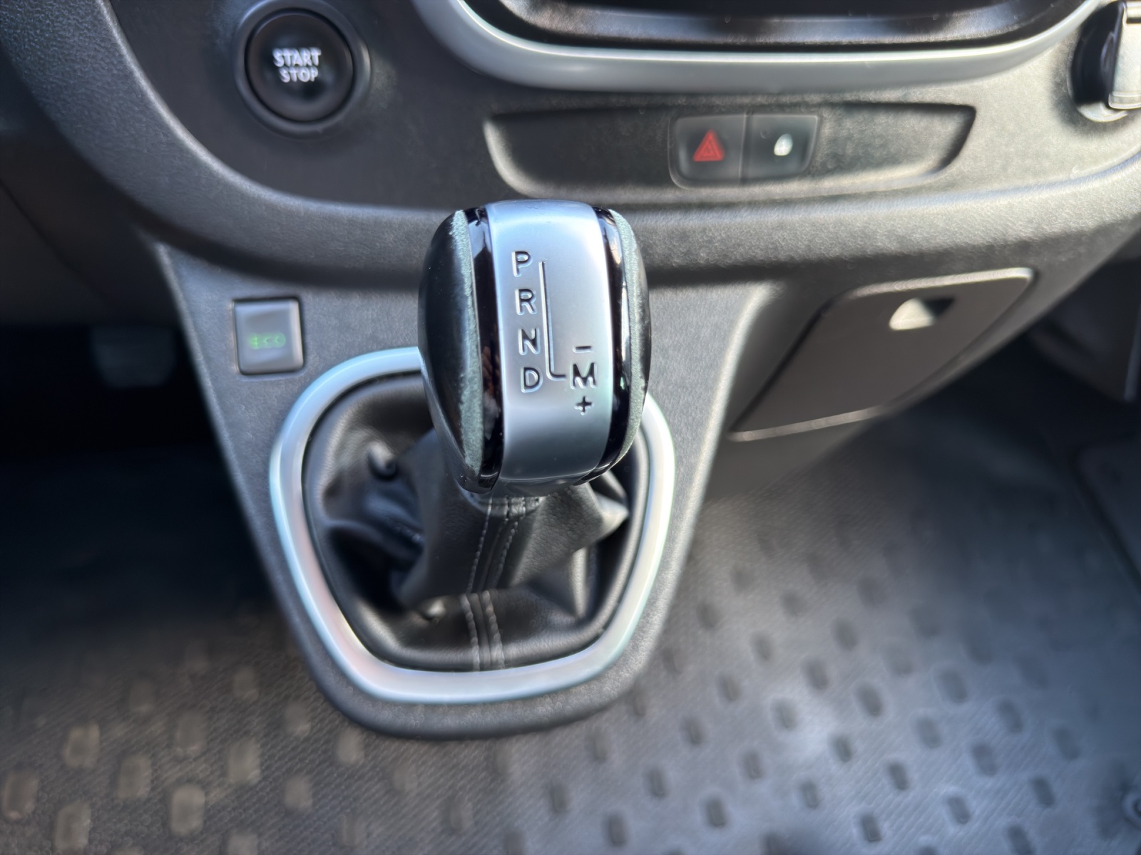 NISSAN NV300 dCi 170 2.9 L2H1 Premium 8Pl. DCT-image-23