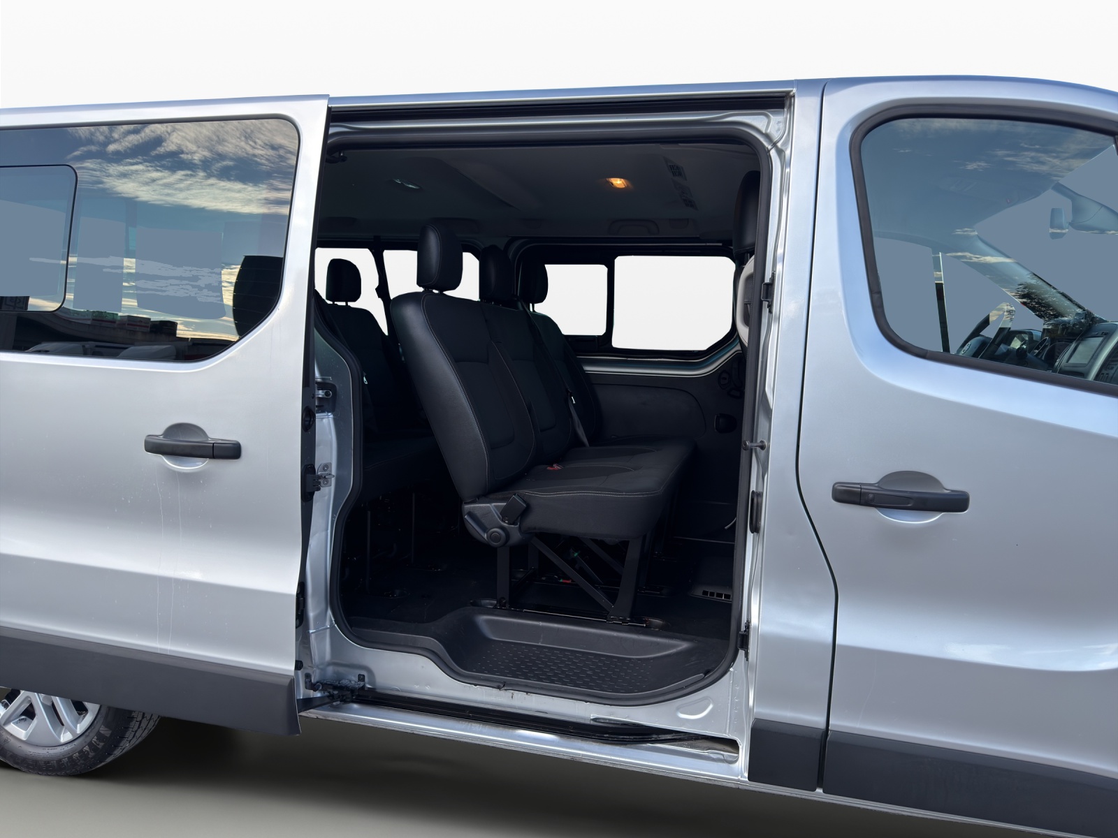 NISSAN NV300 dCi 170 2.9 L2H1 Premium 8Pl. DCT-image-17