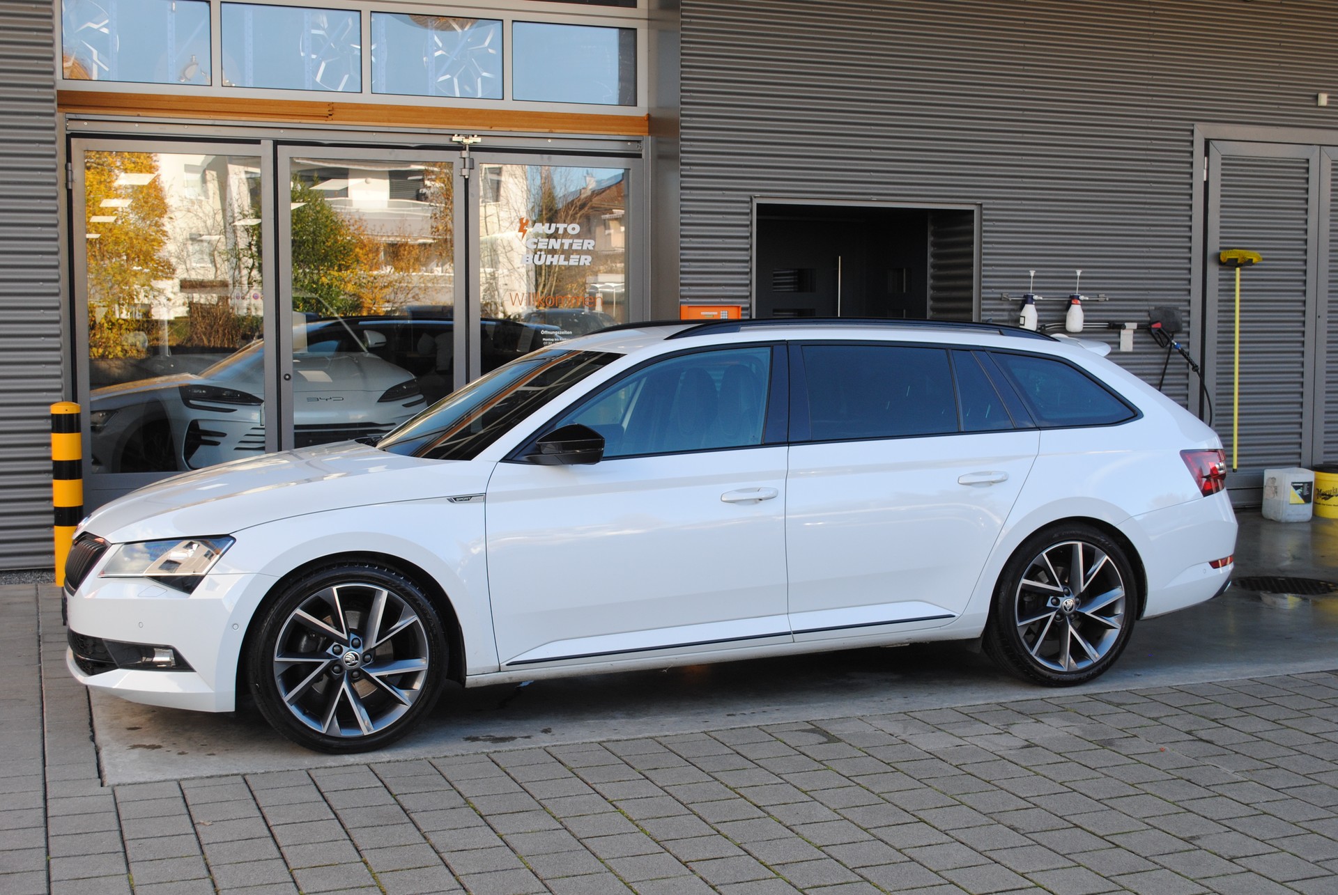 SKODA Superb Combi 2.0 TDi SportLine+ 4x4 DSG-showroom-element-3