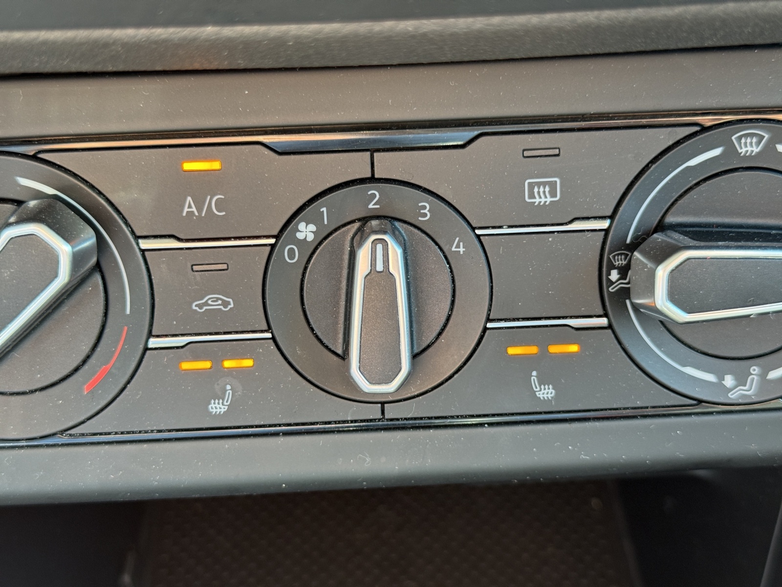 VW Polo 1.0 TSI Life-image-25