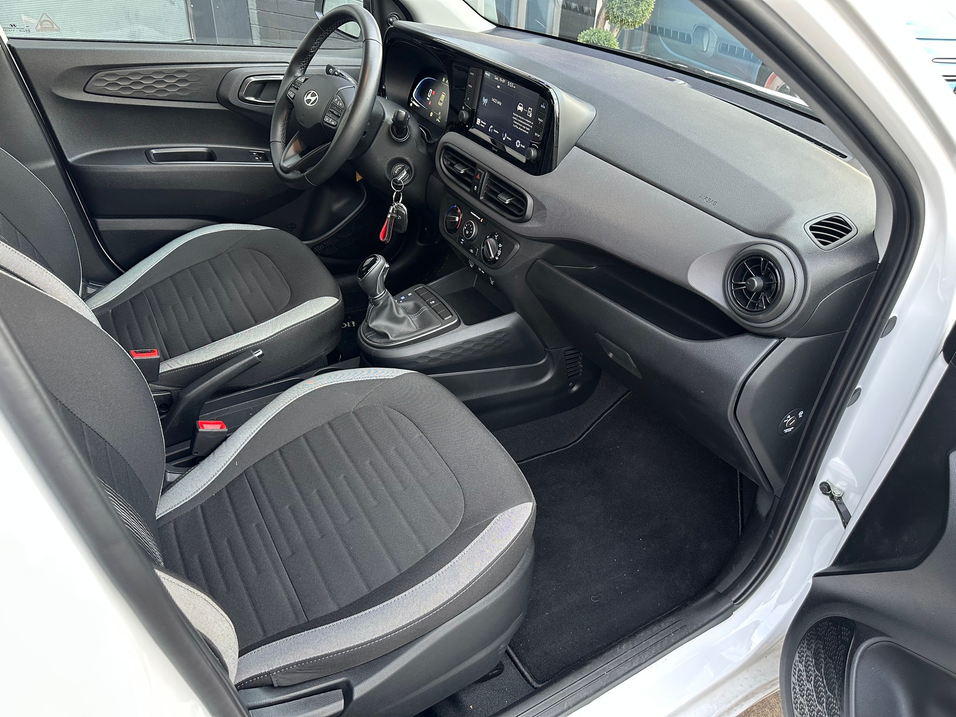HYUNDAI i10 1.0 Origo Automat-image-11