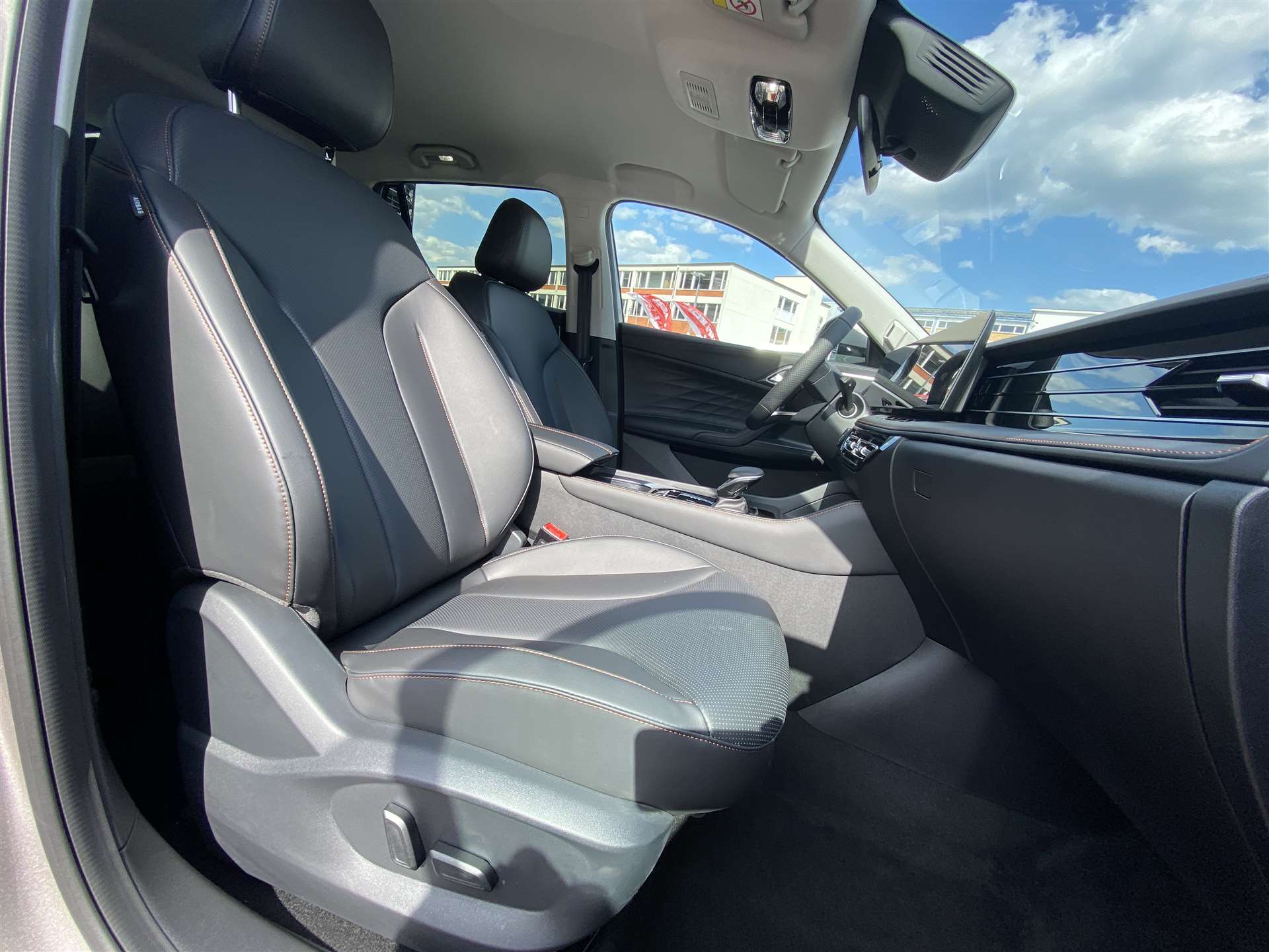 MG HS 1.5 T Hybrid+ Luxury 224PS Automat-showroom-element-2