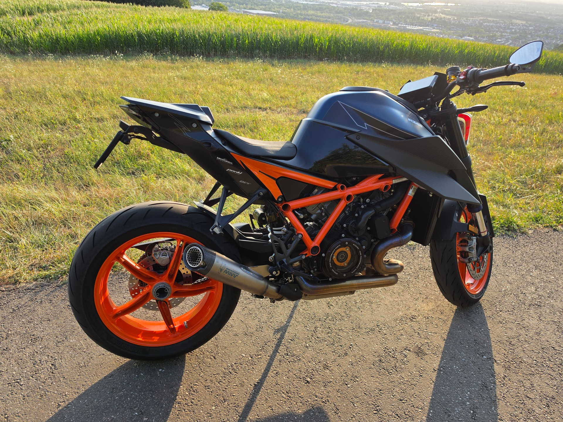 KTM 1290 Super Duke R EVO-image-2