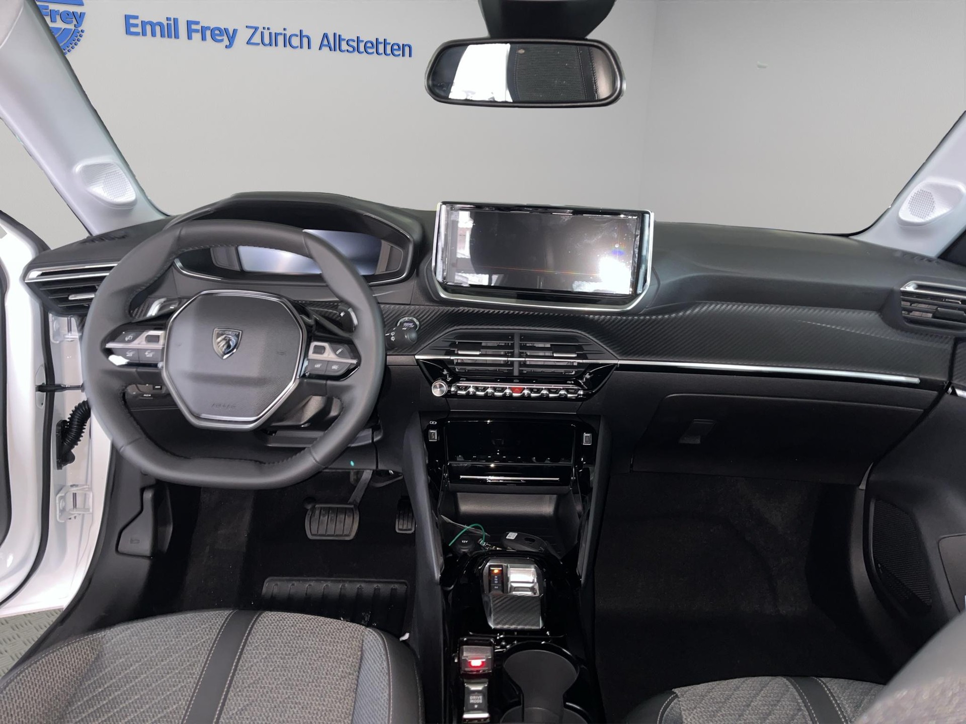 PEUGEOT 208 1.2 Hybrid Style-image-7