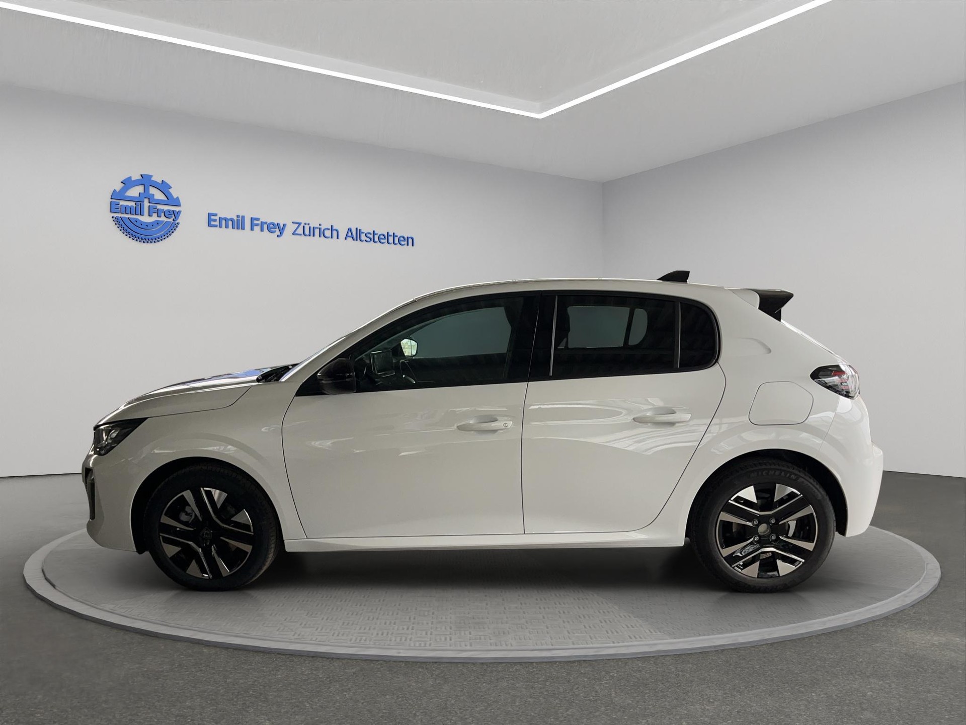PEUGEOT 208 1.2 Hybrid Style-image-5