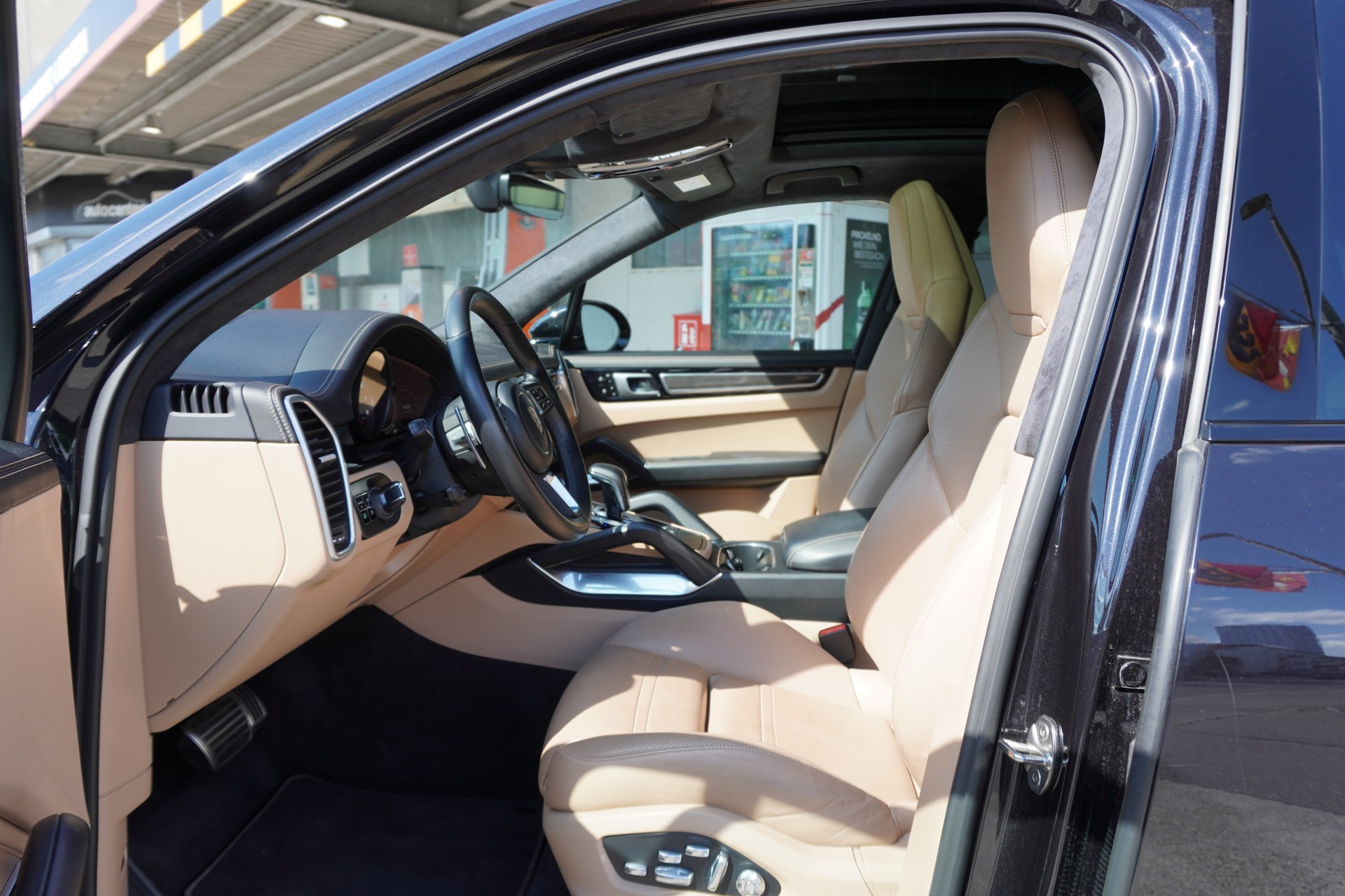 PORSCHE Cayenne Turbo-image-8