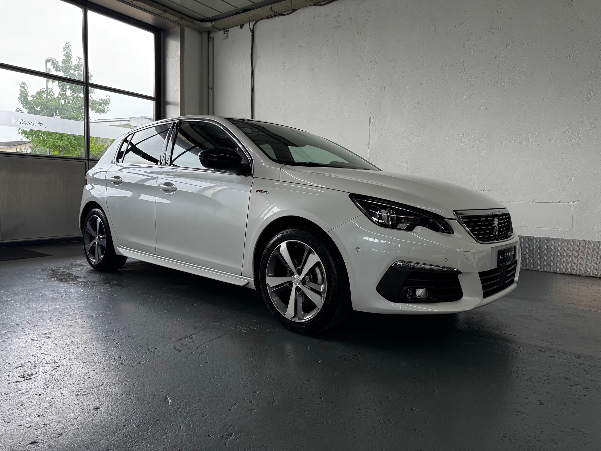 PEUGEOT 308 1.2 Pure Tech GT Line EAT6-showroom-element-1