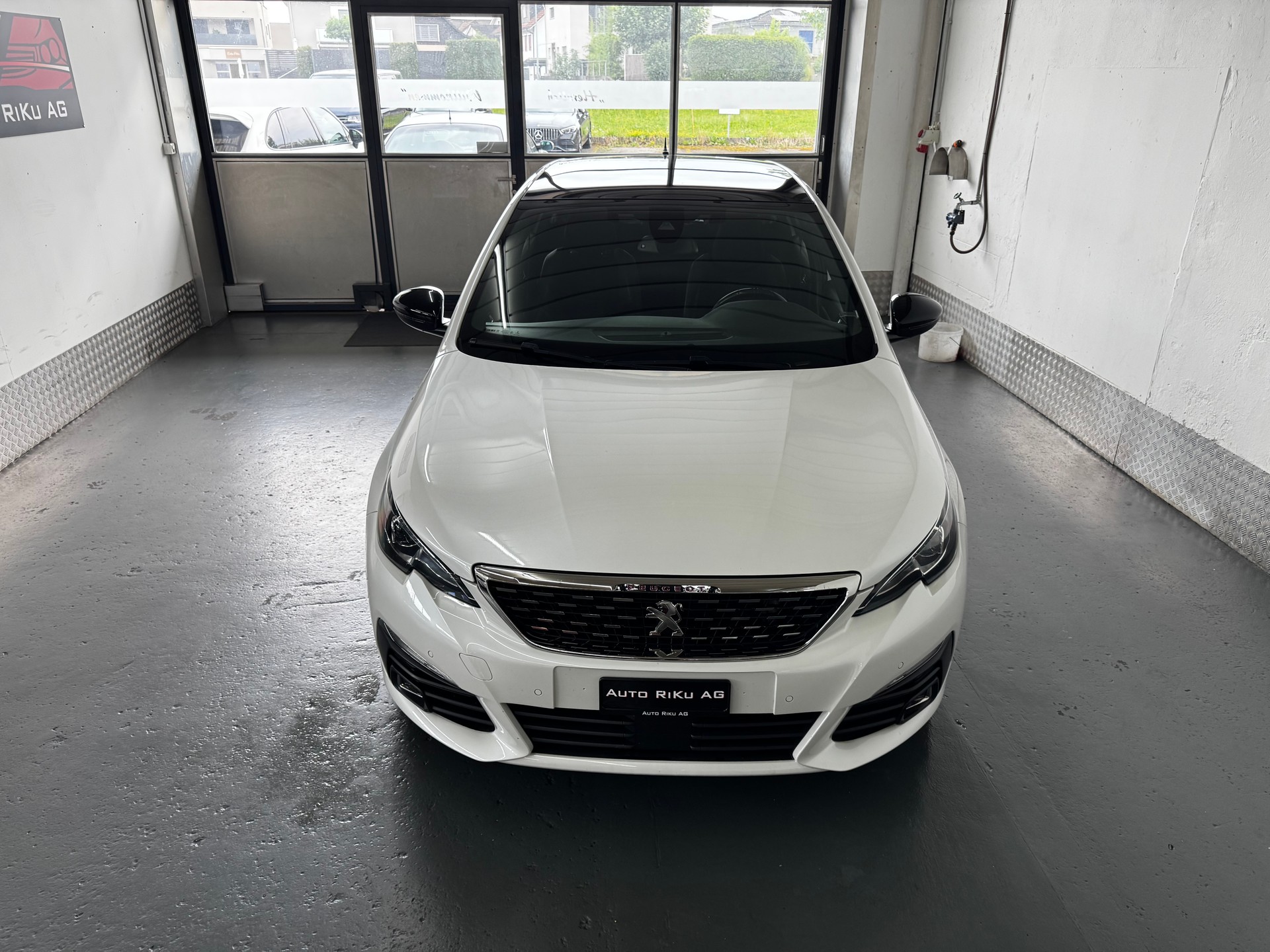 PEUGEOT 308 1.2 Pure Tech GT Line EAT6-showroom-element-3