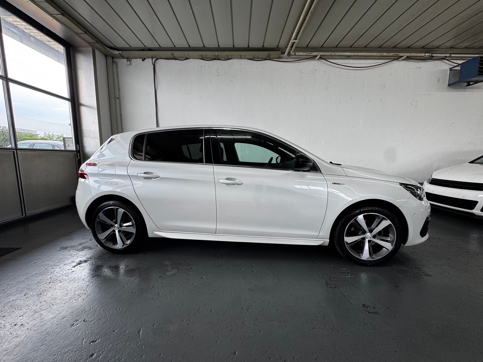 PEUGEOT 308 1.2 Pure Tech GT Line EAT6-image-7