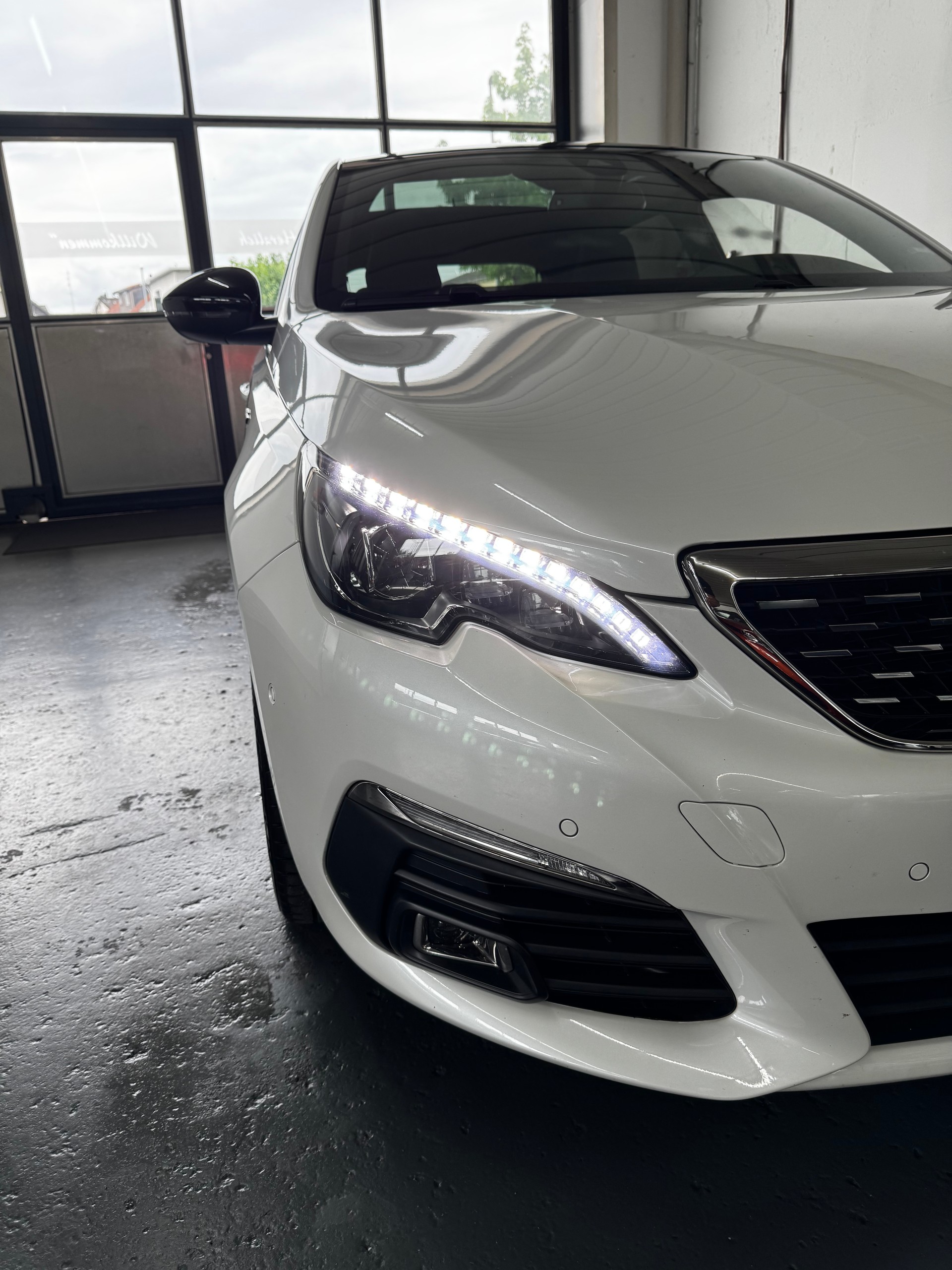 PEUGEOT 308 1.2 Pure Tech GT Line EAT6-showroom-element-2