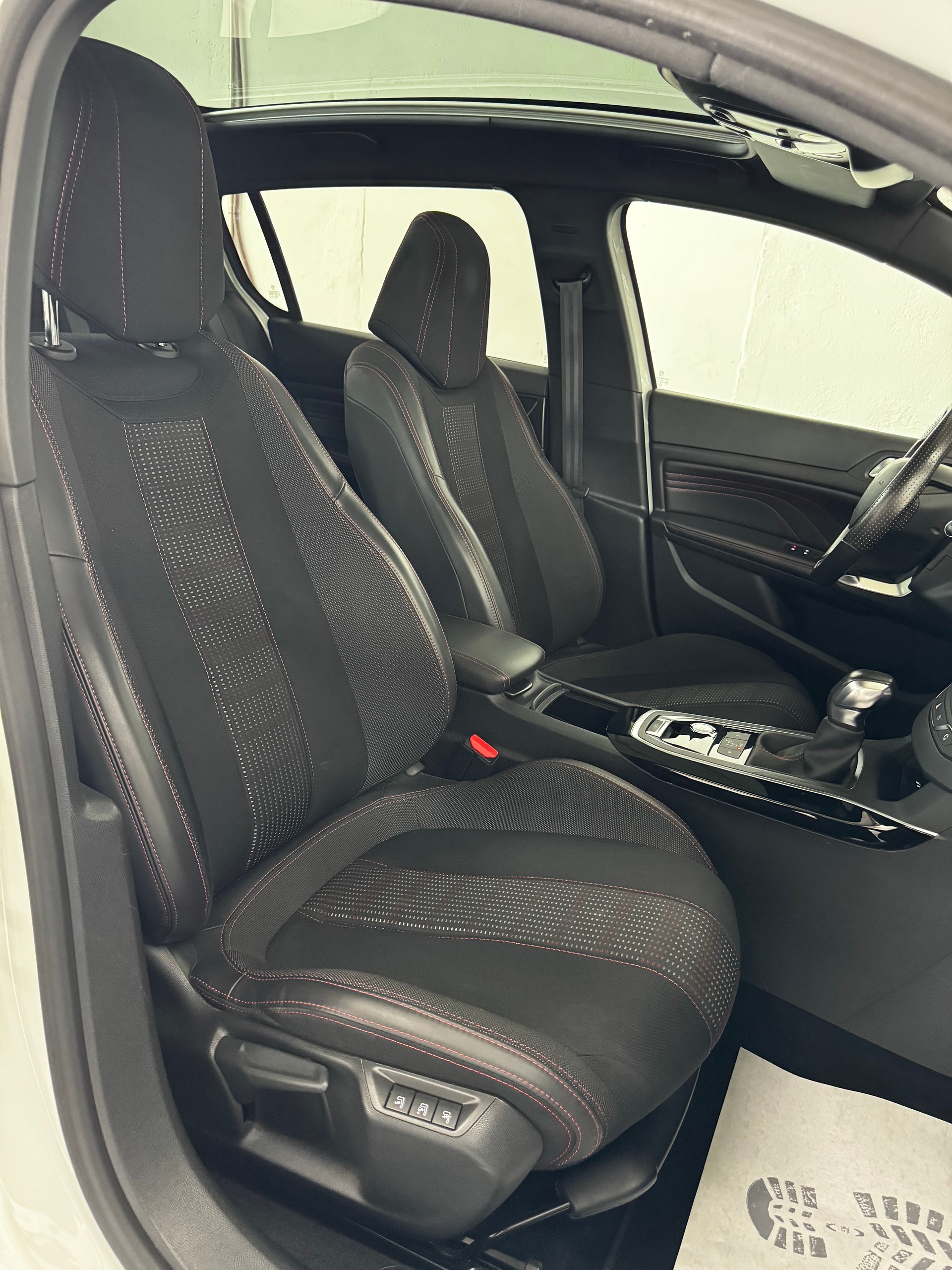 PEUGEOT 308 1.2 Pure Tech GT Line EAT6-image-26