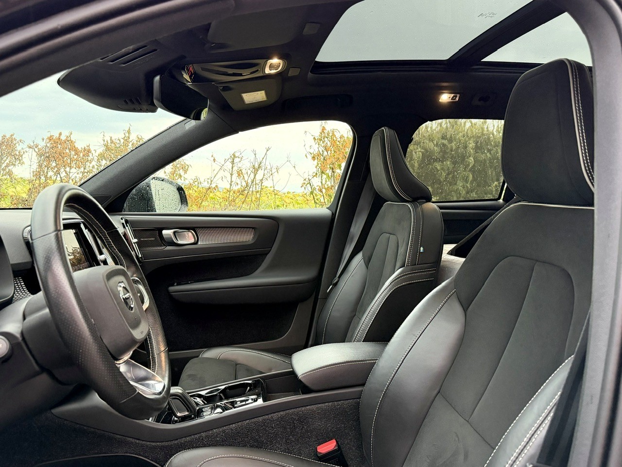 VOLVO XC40 T5 TwE R-Design DCT-image-2