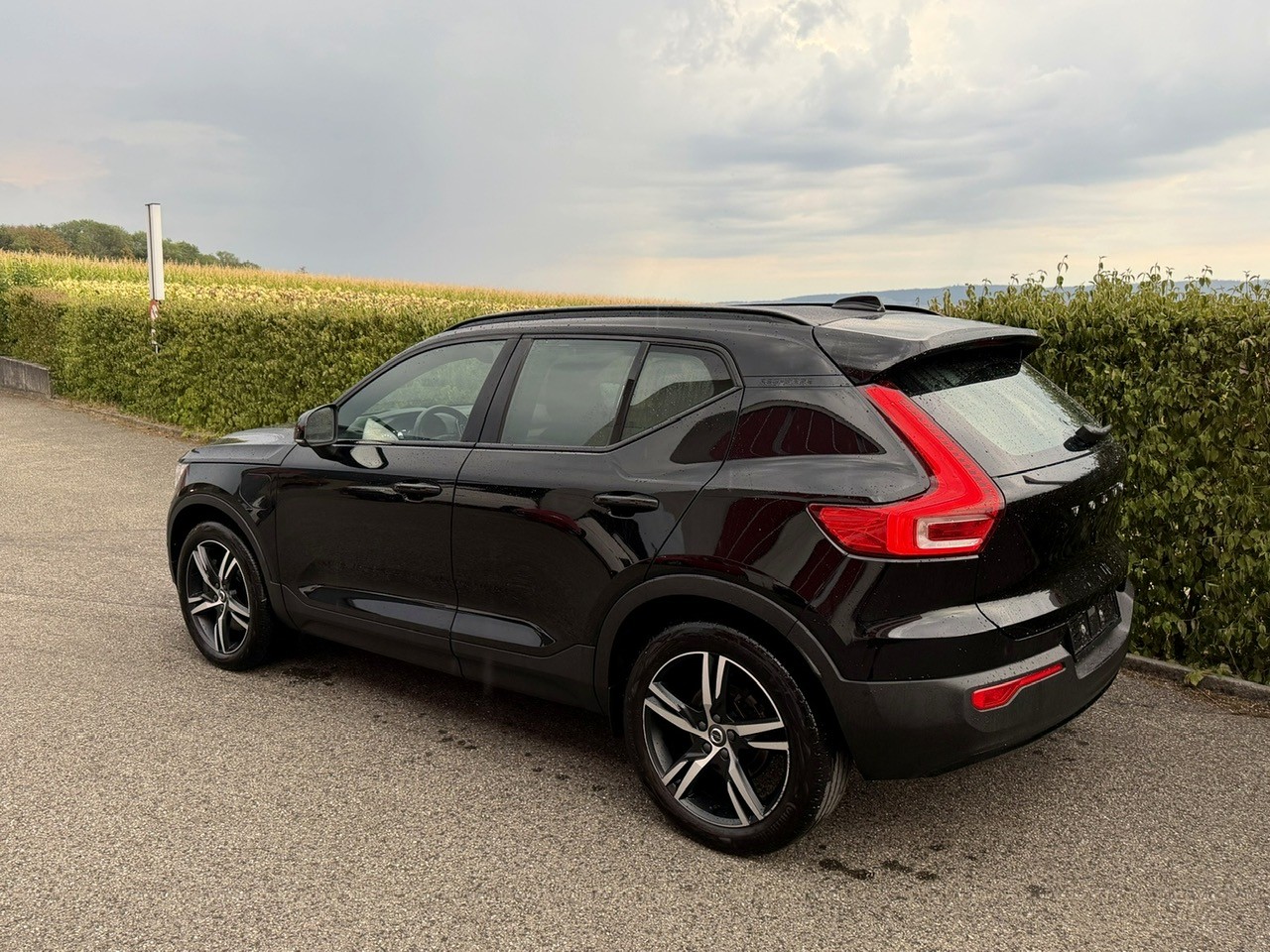 VOLVO XC40 T5 TwE R-Design DCT-image-1