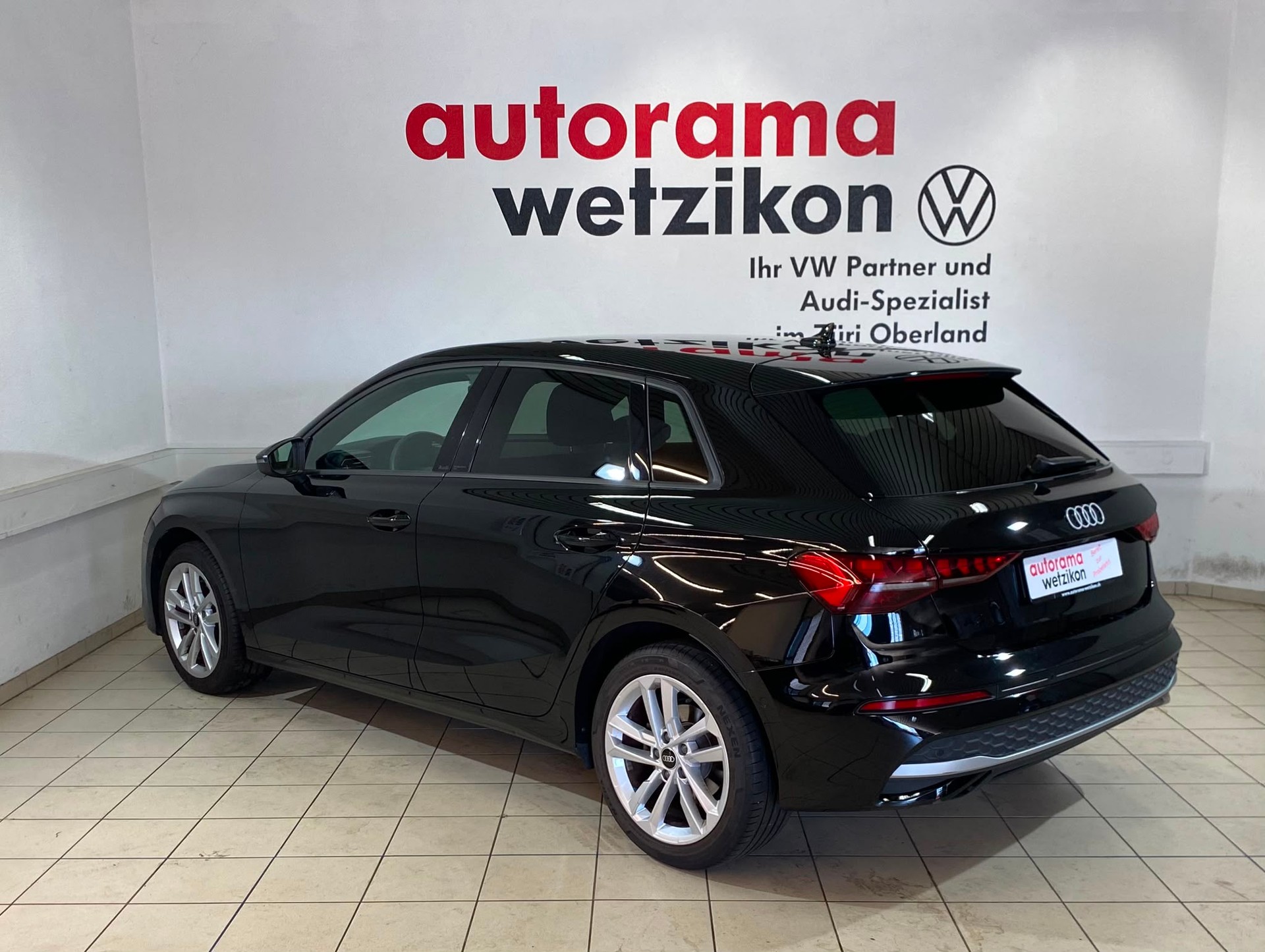 AUDI A3 Sportback 35 TFSI Attraction S-tronic-showroom-element-2